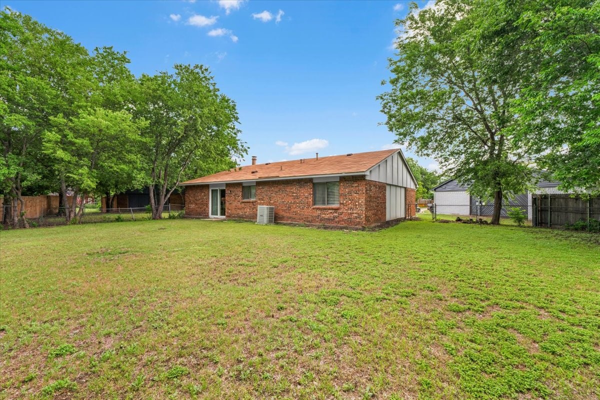 5817 Sidewinder Trail Fort Worth TX 76131