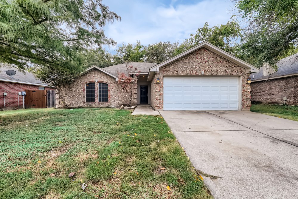 725 Sawyer Drive Saginaw TX 76179