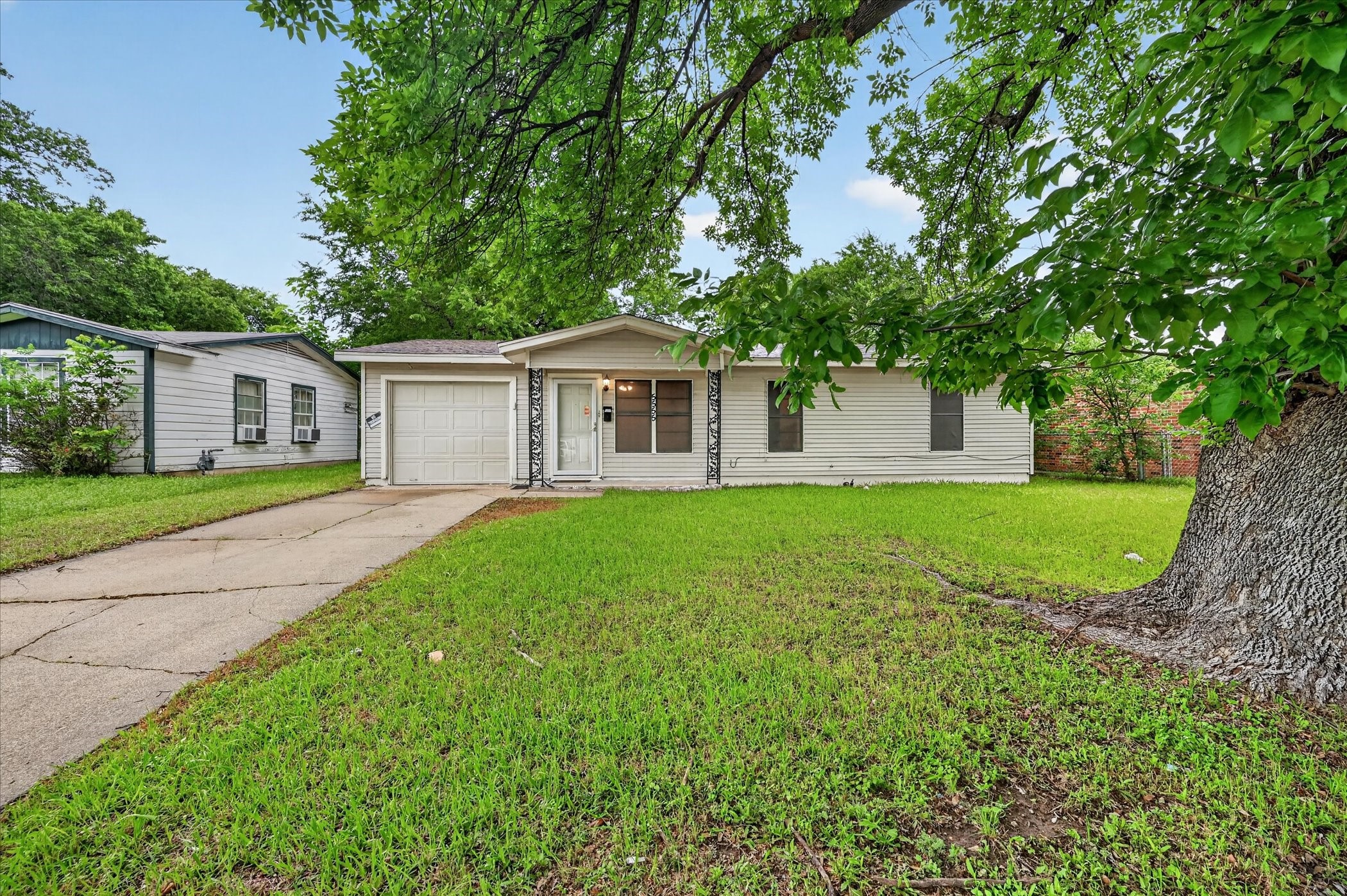 5555 Pinson Street Fort Worth TX 76119