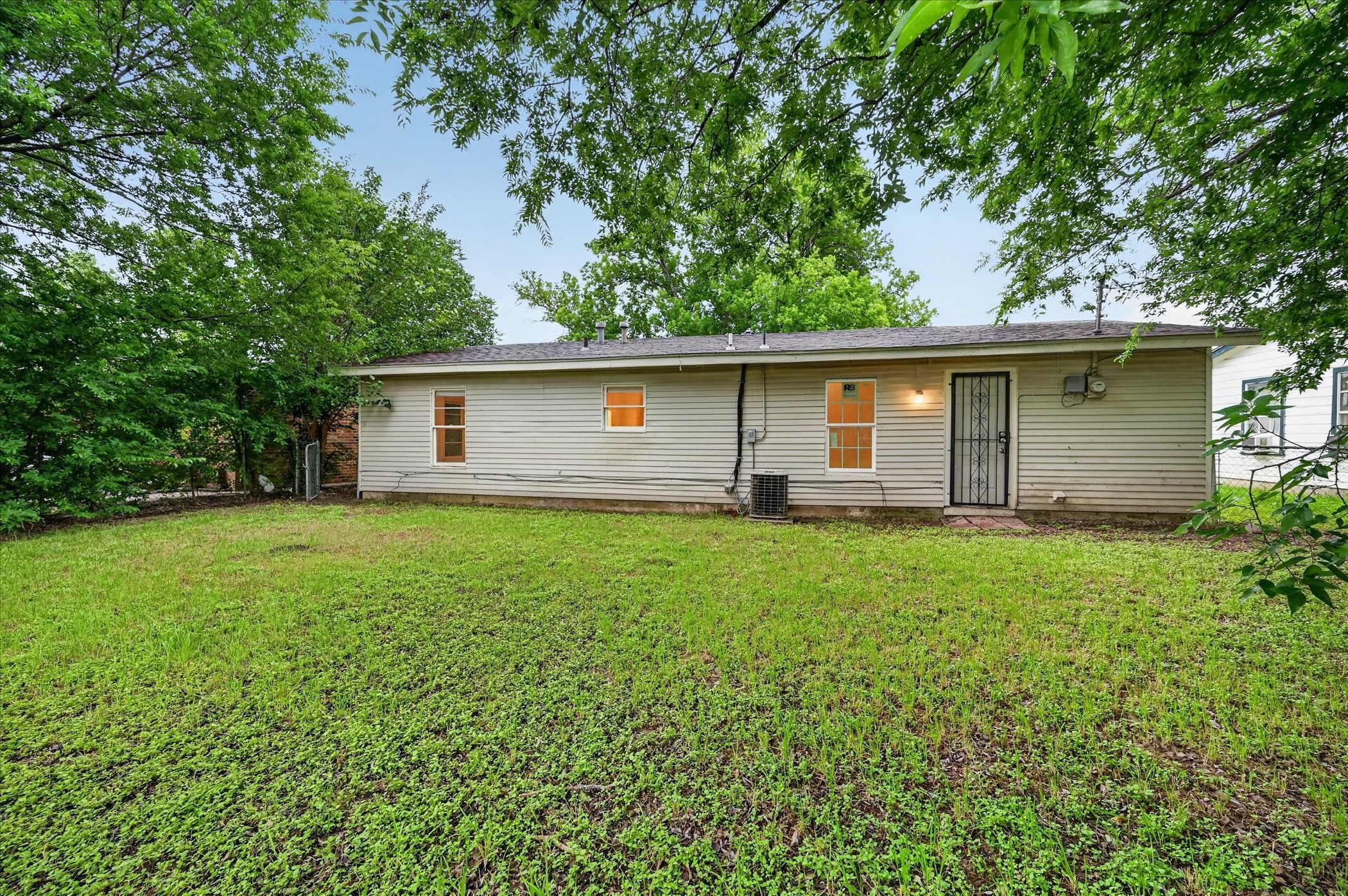 5555 Pinson Street Fort Worth TX 76119