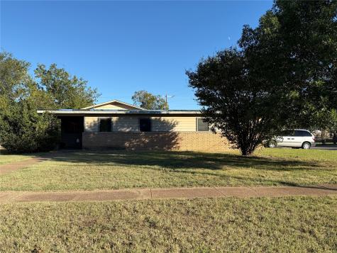 1381 Hillcrest Drive Graham TX 76450