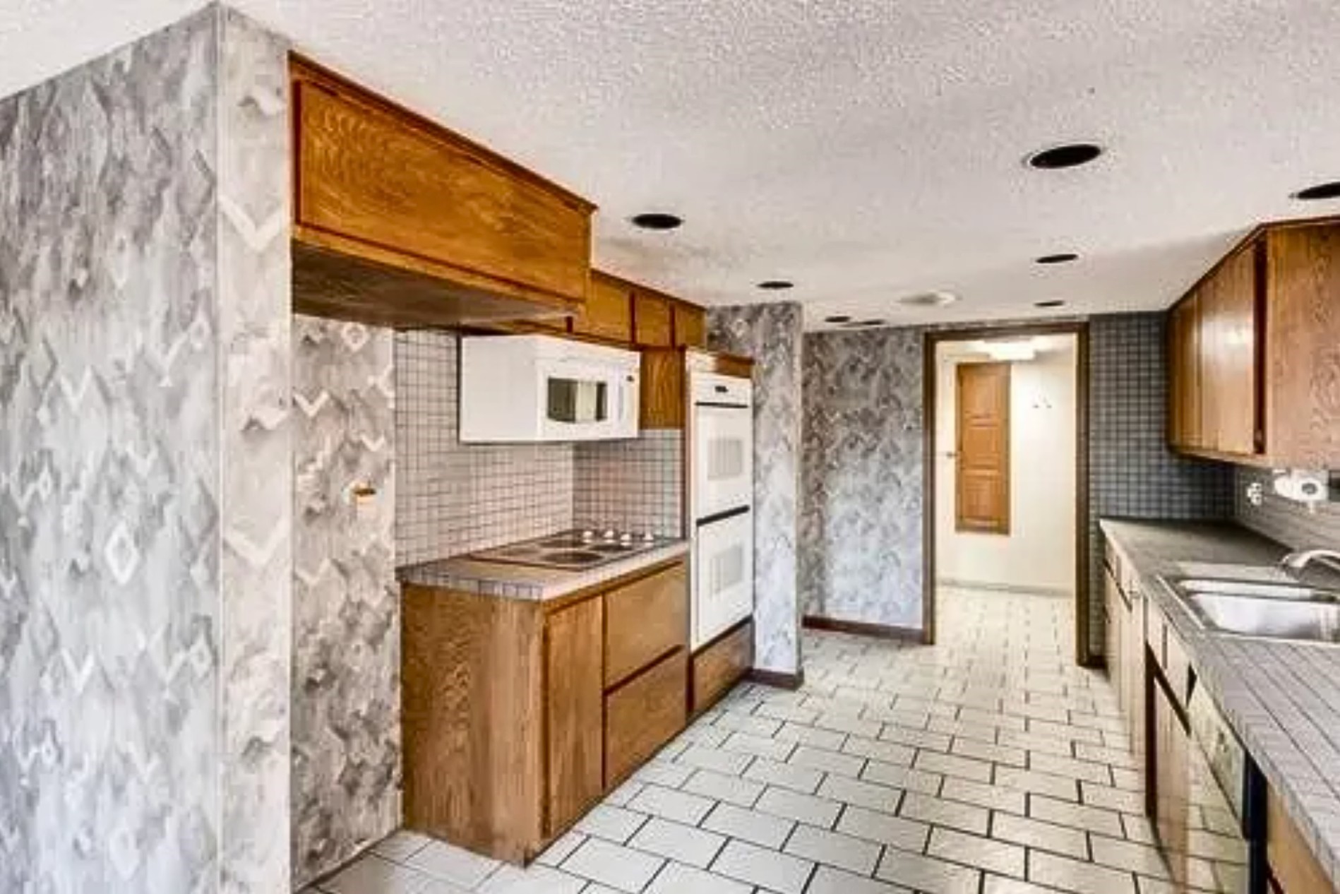 2706 S Surrey Drive Carrollton TX 75006