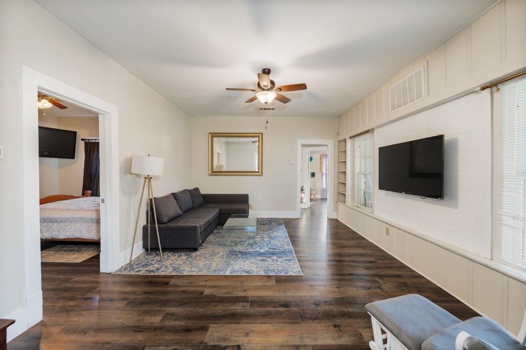 517 W Lamar Street Alvord TX 76225