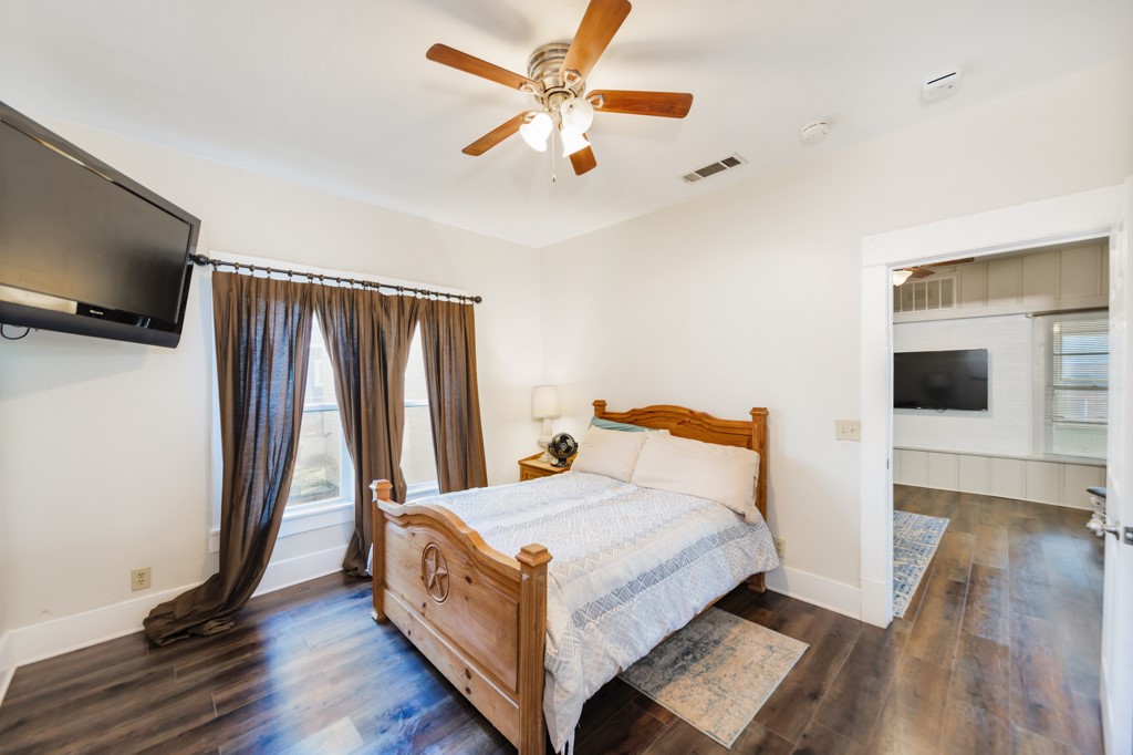 517 W Lamar Street Alvord TX 76225