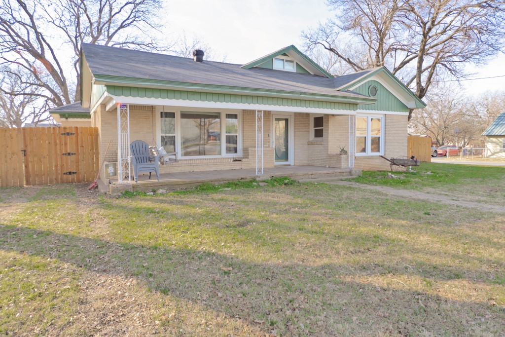 517 W Lamar Street Alvord TX 76225