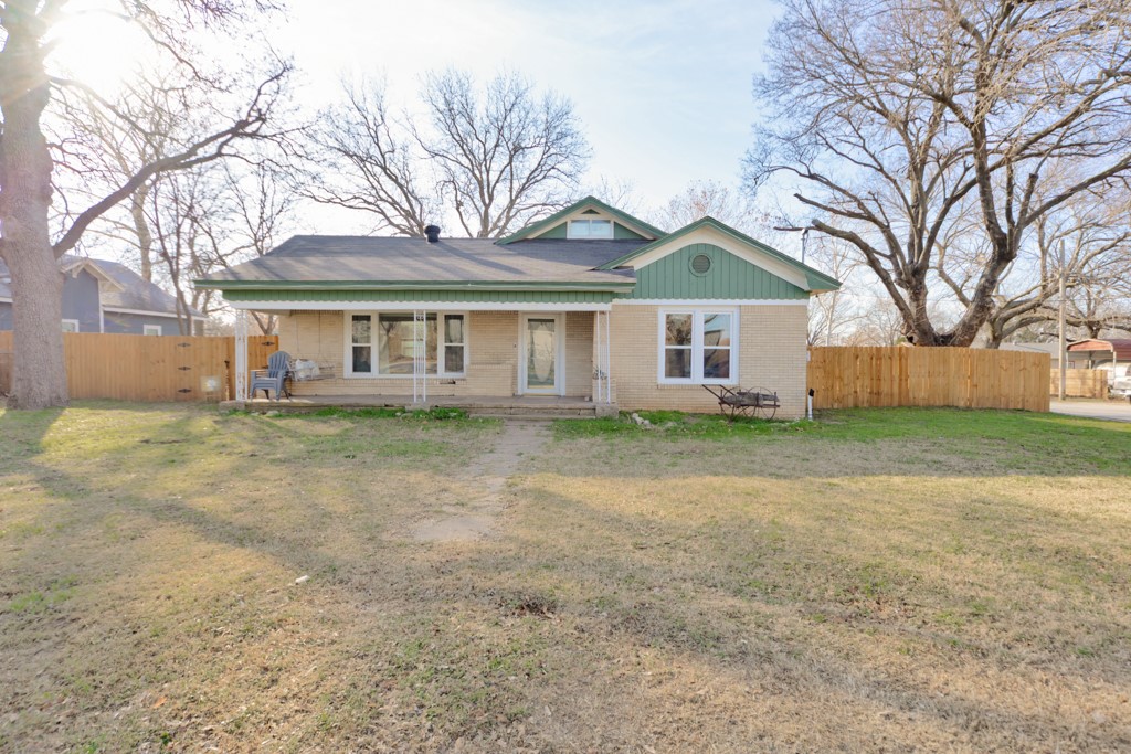 517 W Lamar Street Alvord TX 76225