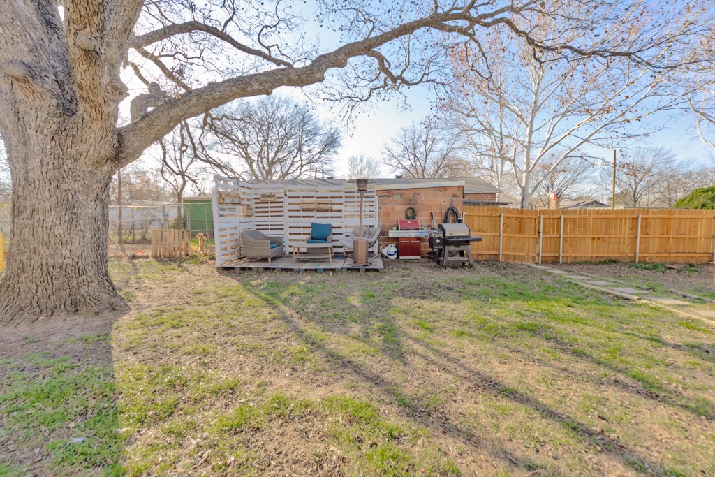 517 W Lamar Street Alvord TX 76225