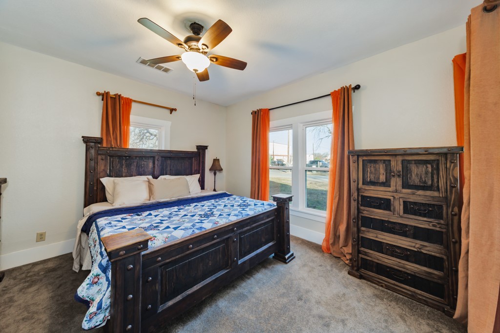 517 W Lamar Street Alvord TX 76225