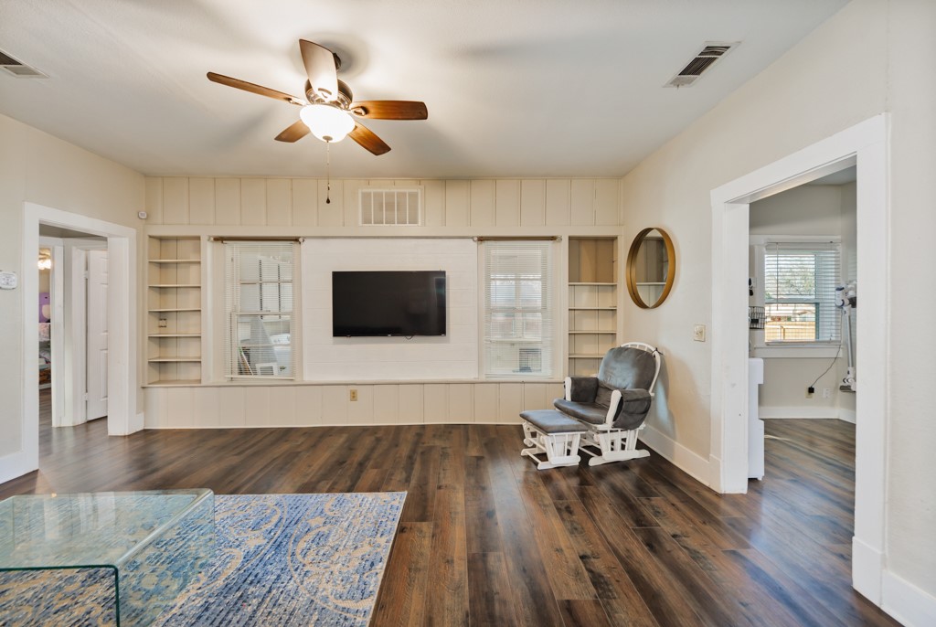 517 W Lamar Street Alvord TX 76225