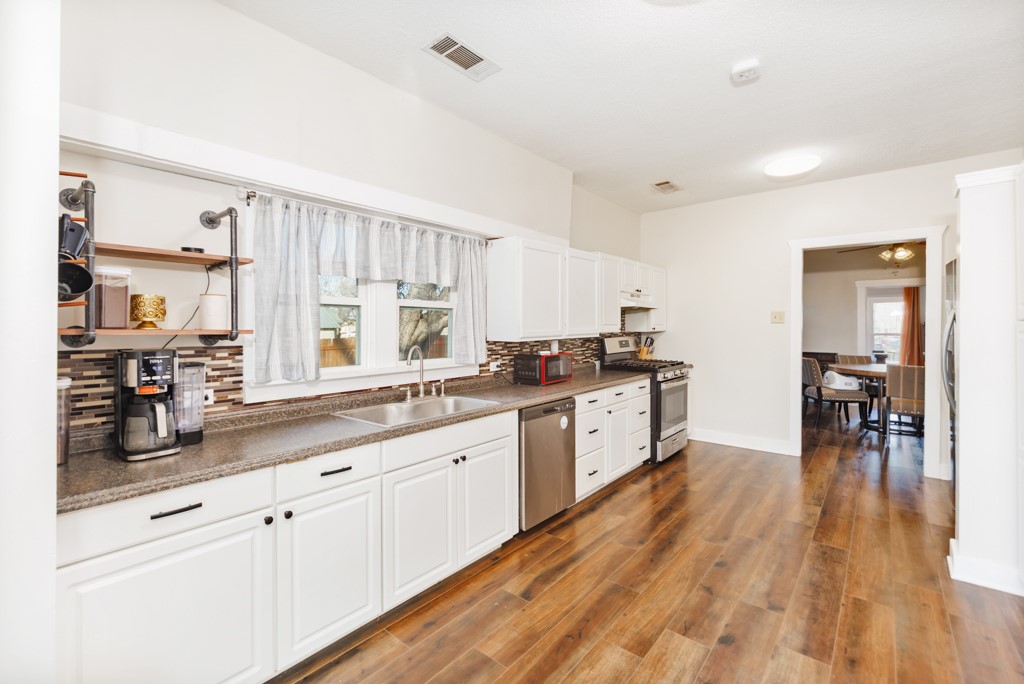 517 W Lamar Street Alvord TX 76225