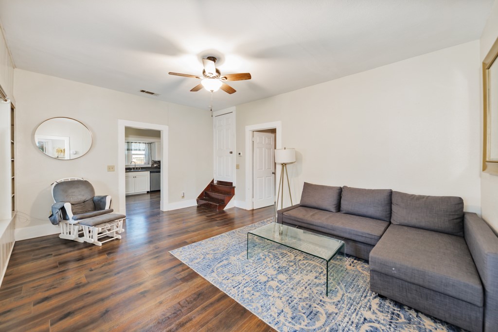 517 W Lamar Street Alvord TX 76225