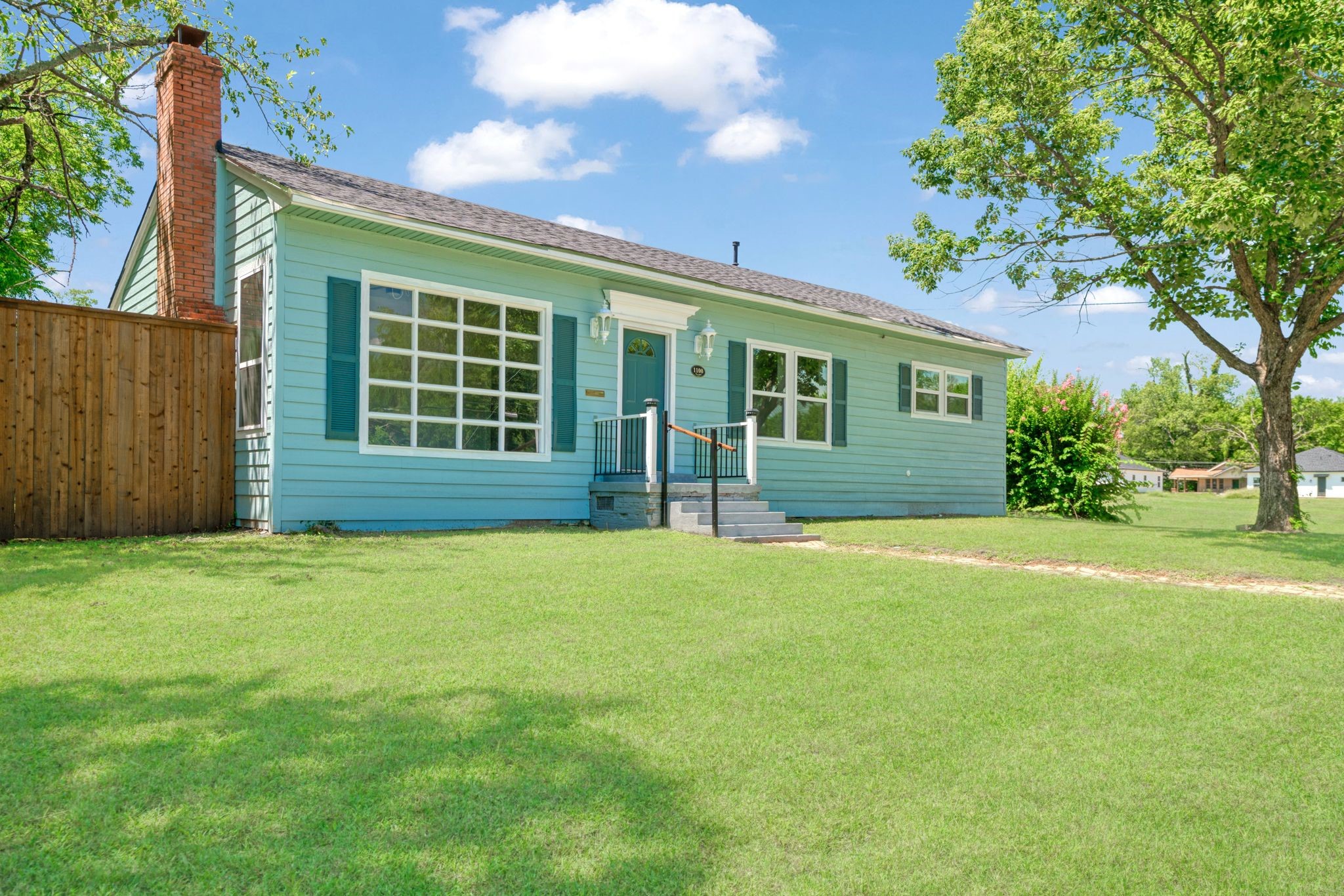 1100 Pine Bluff Paris TX 75460