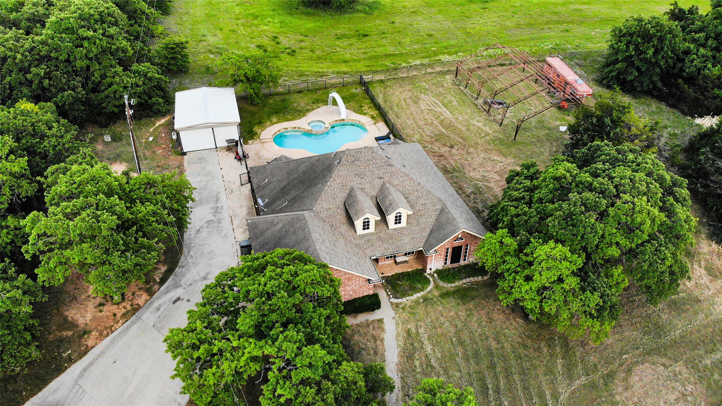 138 N Fm 1655 Alvord TX 76225
