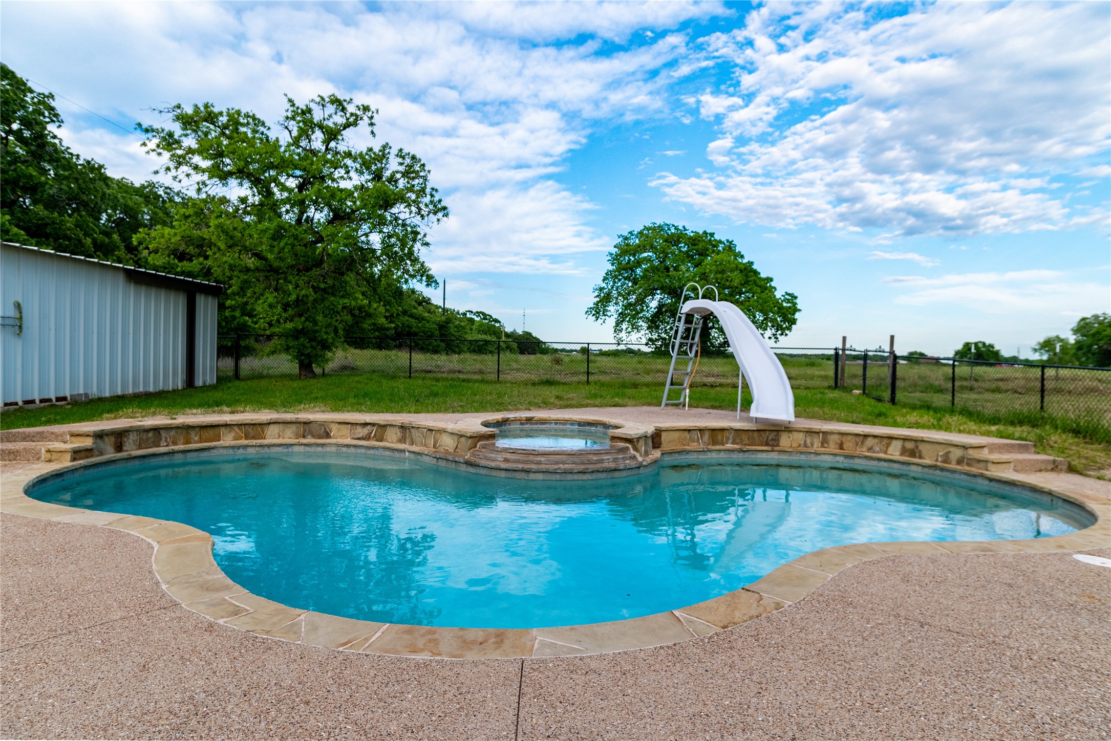 138 N Fm 1655 Alvord TX 76225