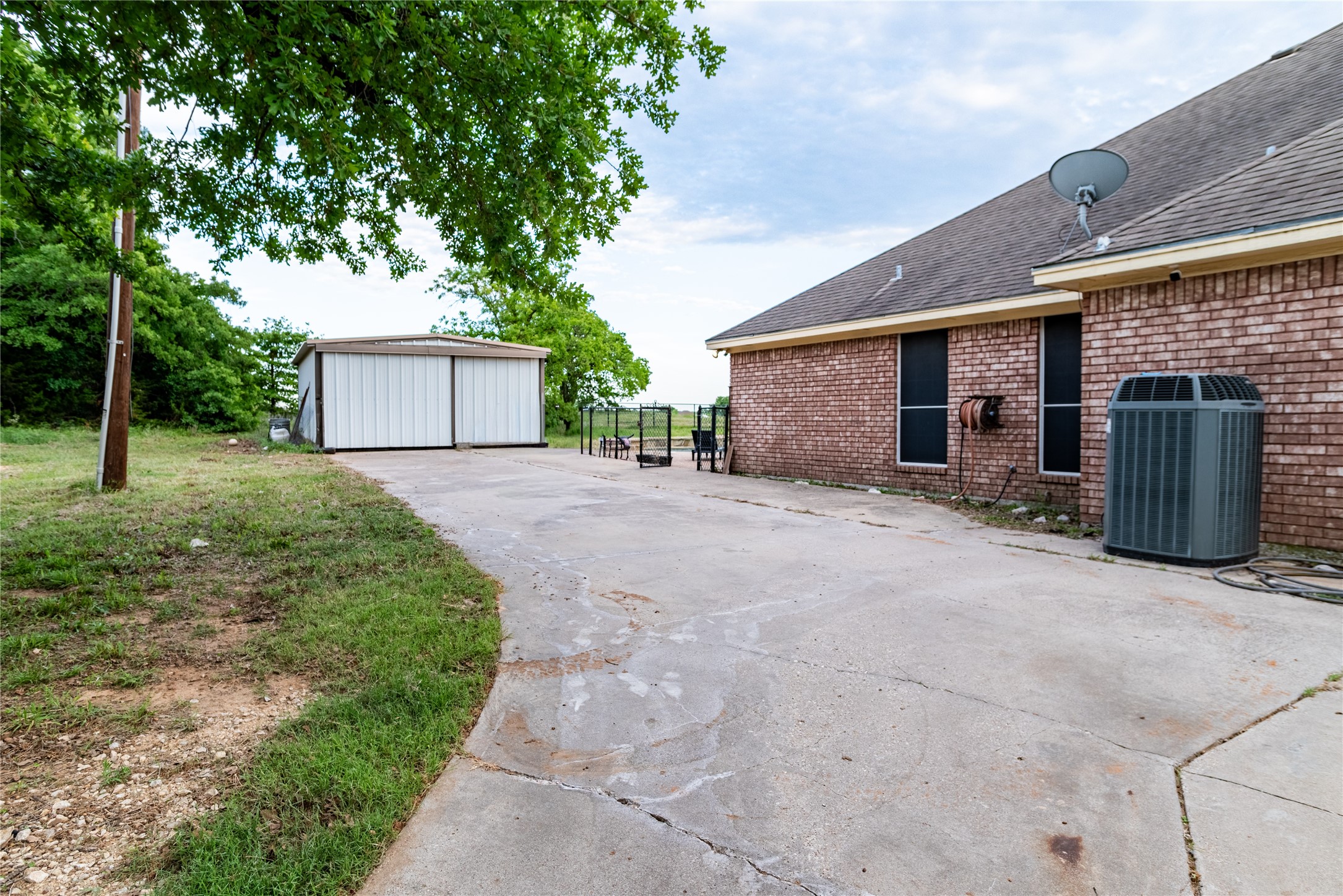 138 N Fm 1655 Alvord TX 76225