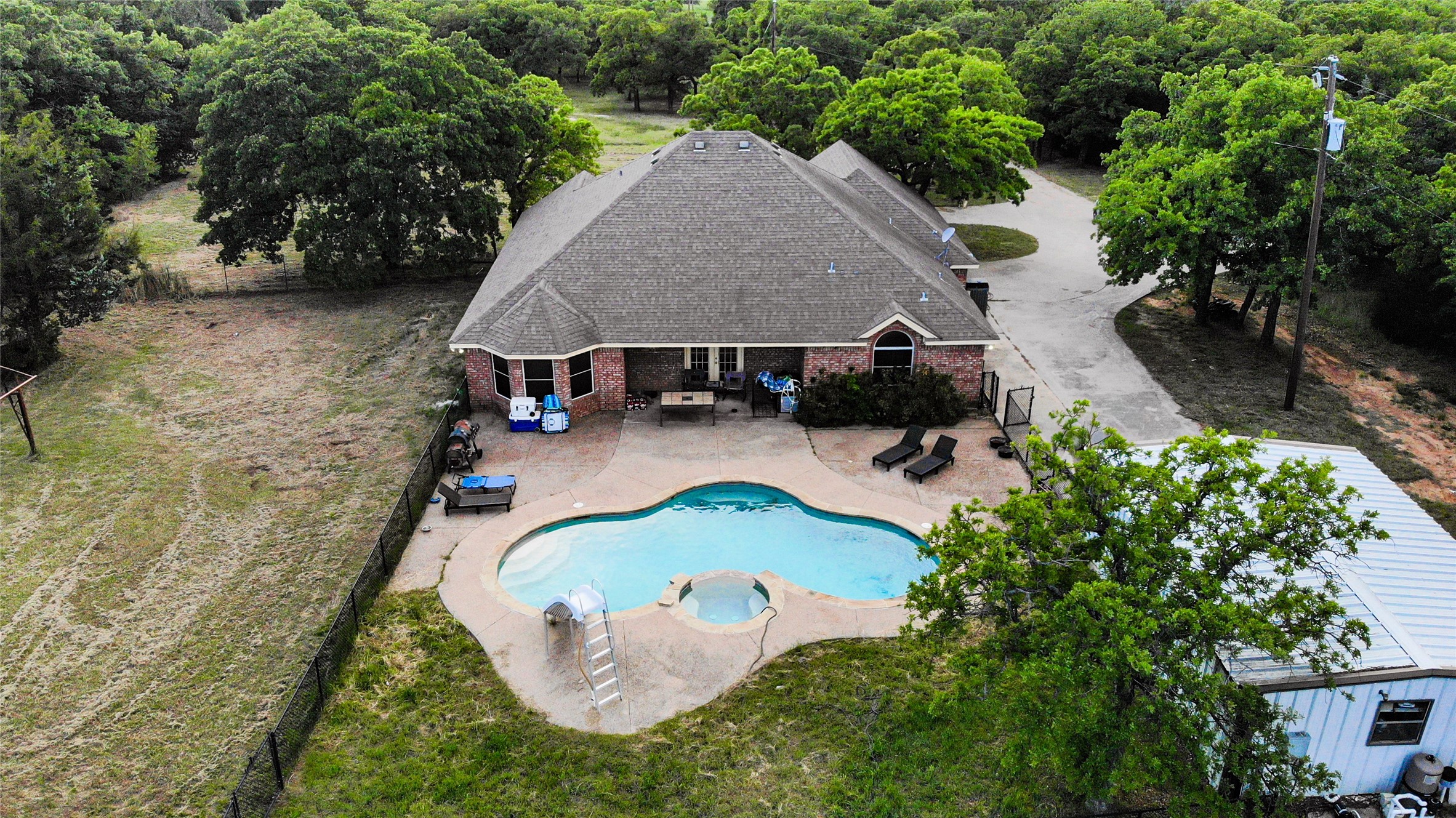 138 N Fm 1655 Alvord TX 76225