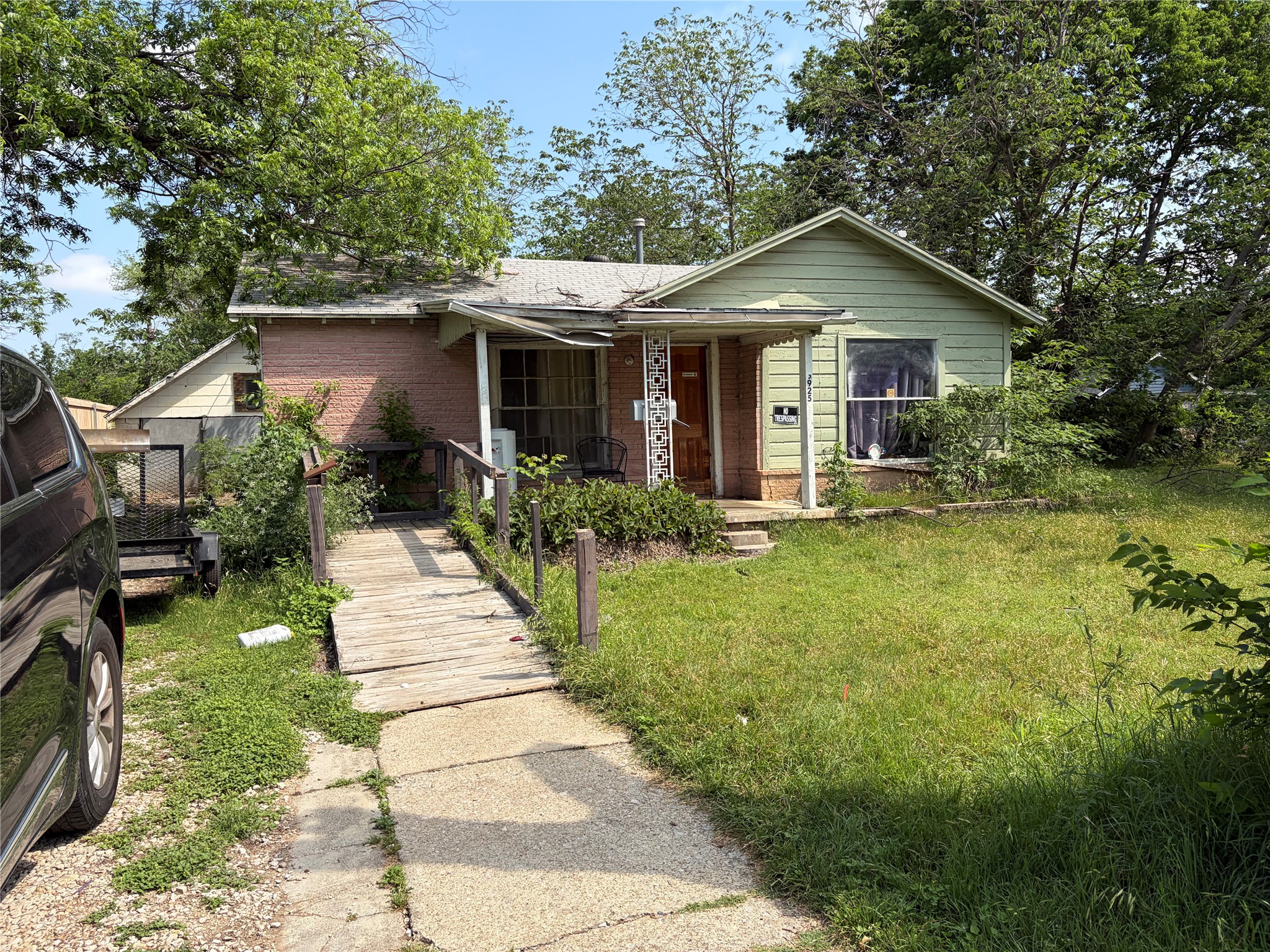 5925 Nina Lane Haltom City TX 76117