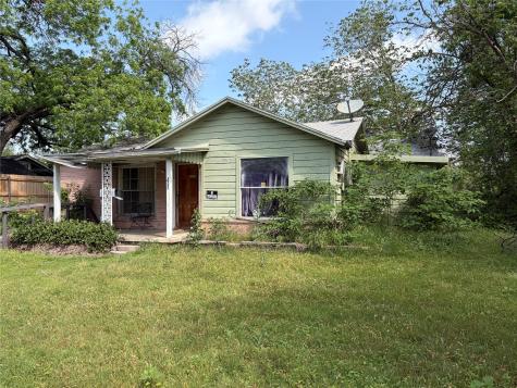 5925 Nina Lane Haltom City TX 76117