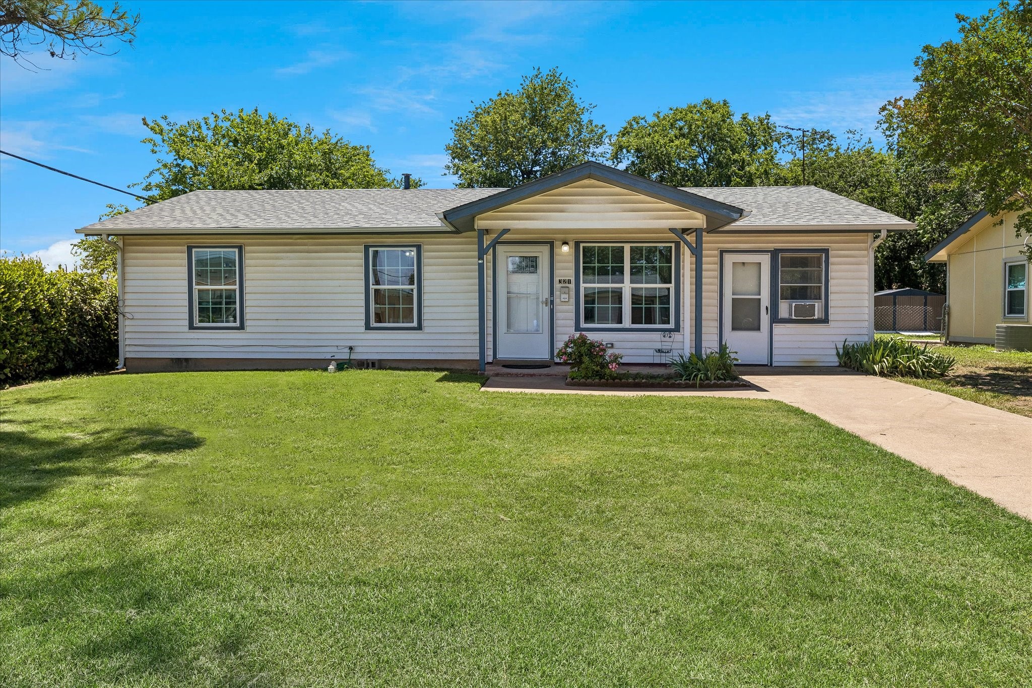 321 Lorna Street Burleson TX 76028