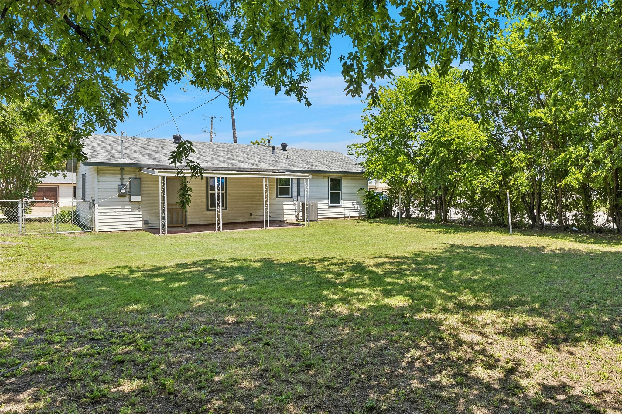321 Lorna Street Burleson TX 76028