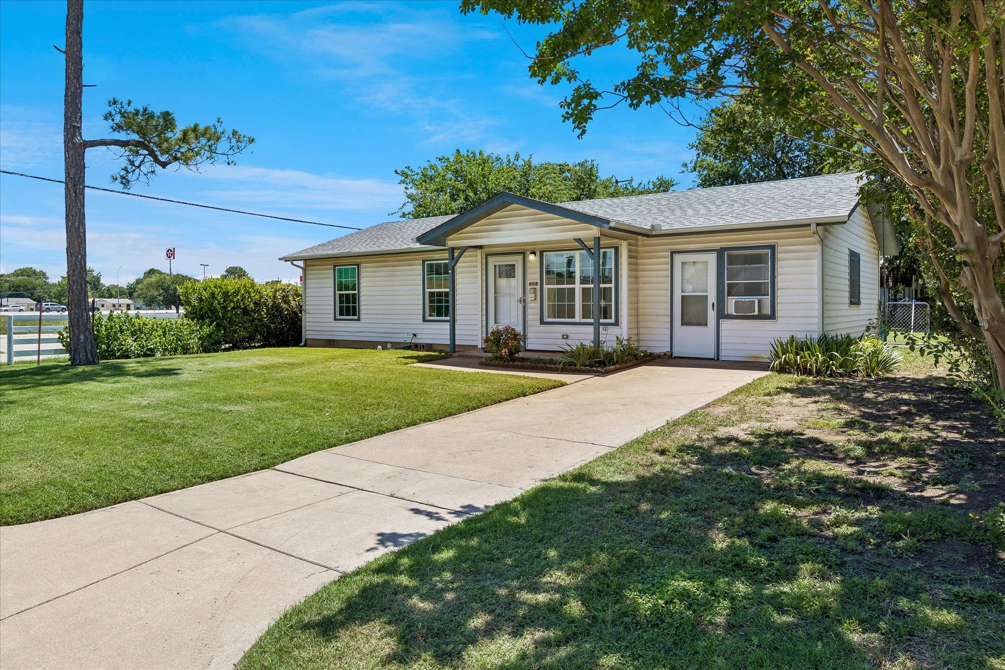 321 Lorna Street Burleson TX 76028
