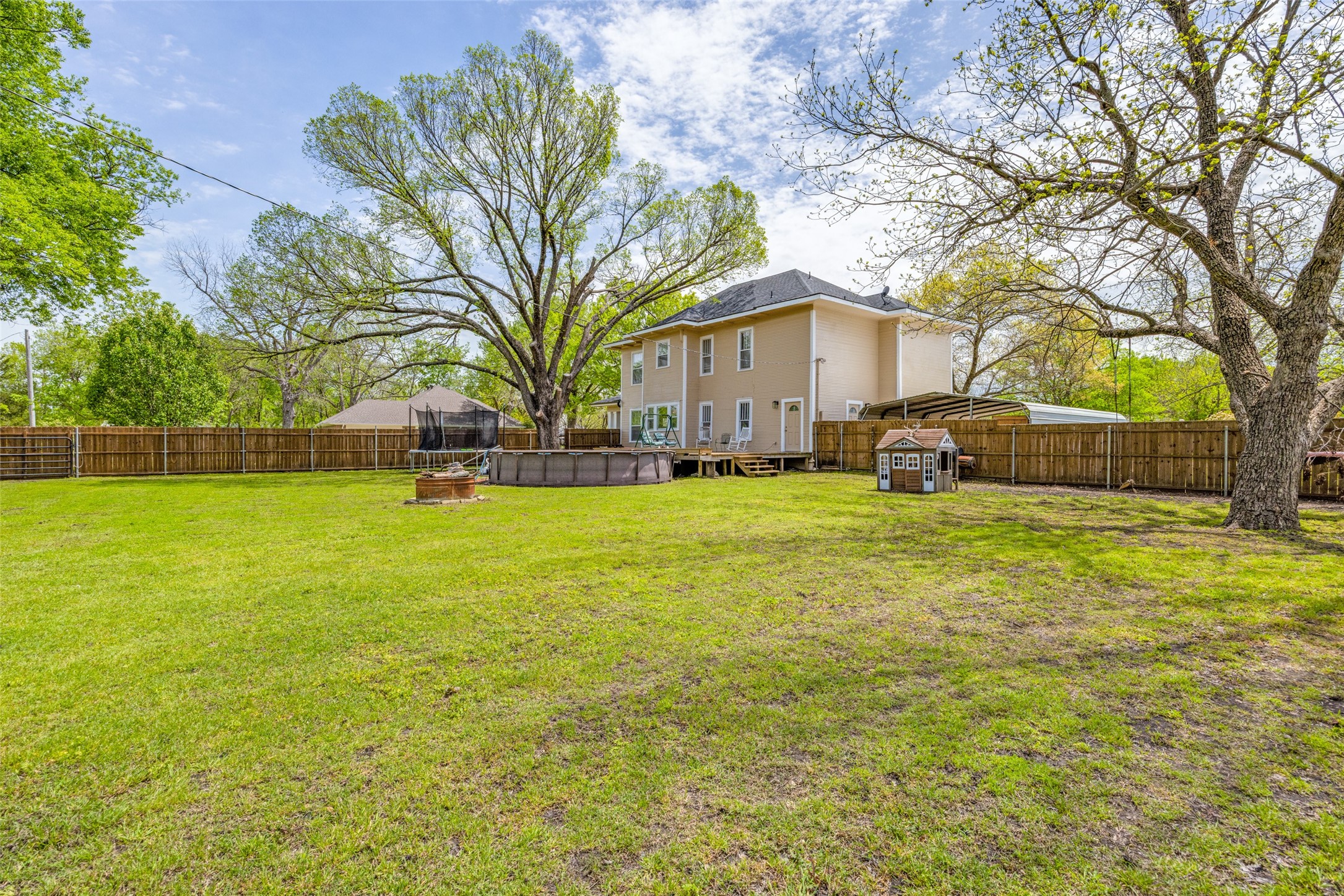901 N Main Street Leonard TX 75452