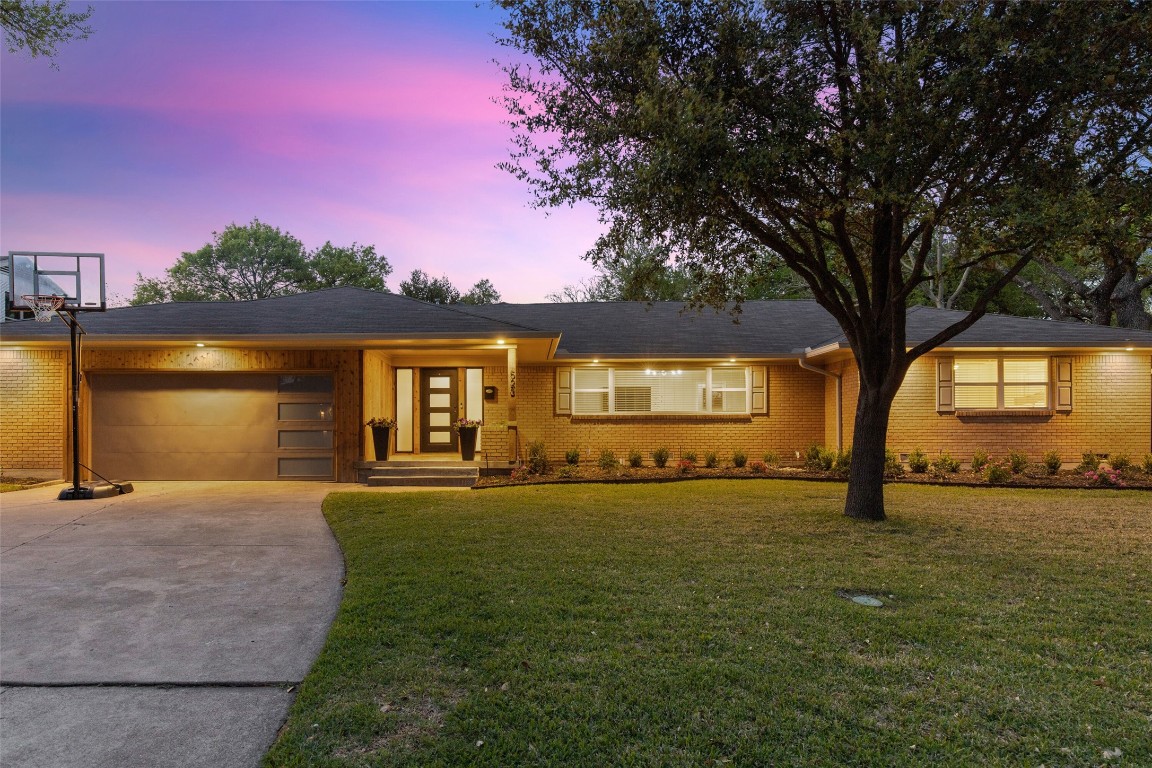 523 Monssen Drive Dallas TX 75224