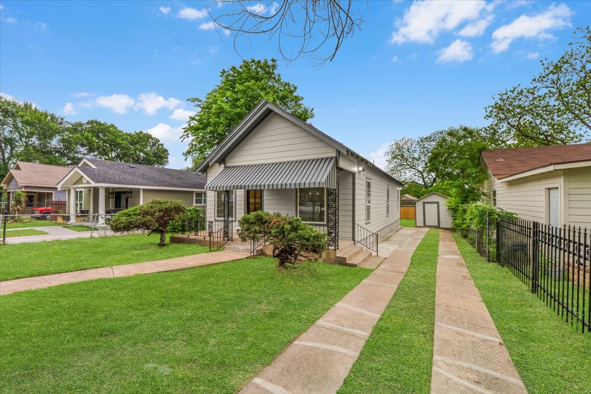 2404 Gould Avenue Fort Worth TX 76164