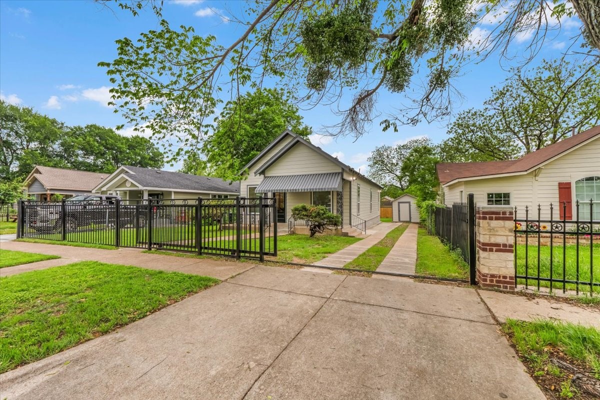 2404 Gould Avenue Fort Worth TX 76164