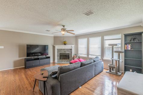 300 Creek Point Lane Arlington TX 76002
