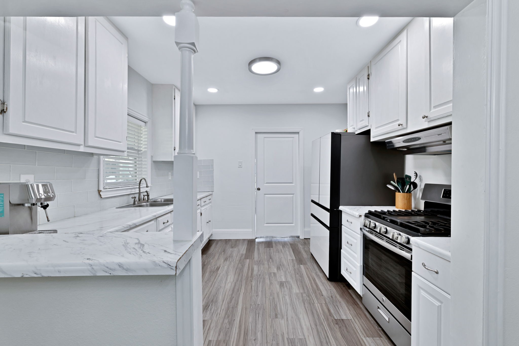 813 Brooks Avenue Dallas TX 75208