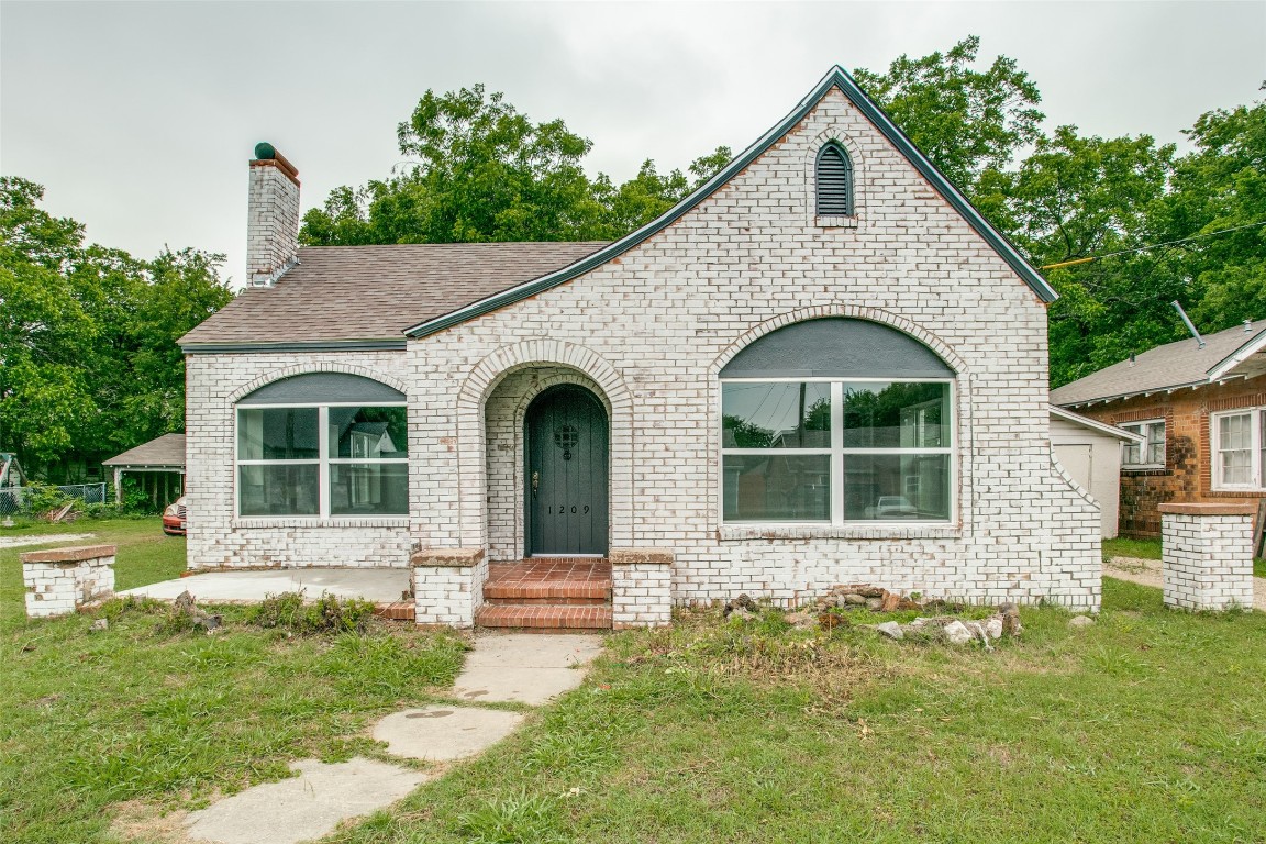 1209 E Garnett Street Gainesville TX 76240