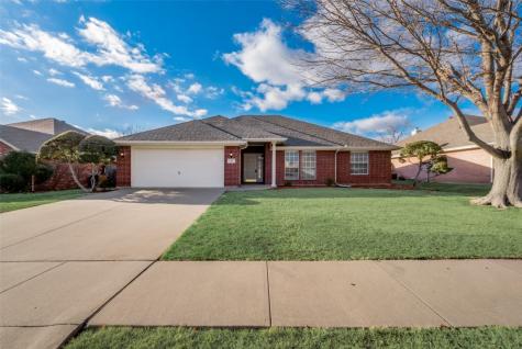 305 Angela Drive Burleson TX 76028