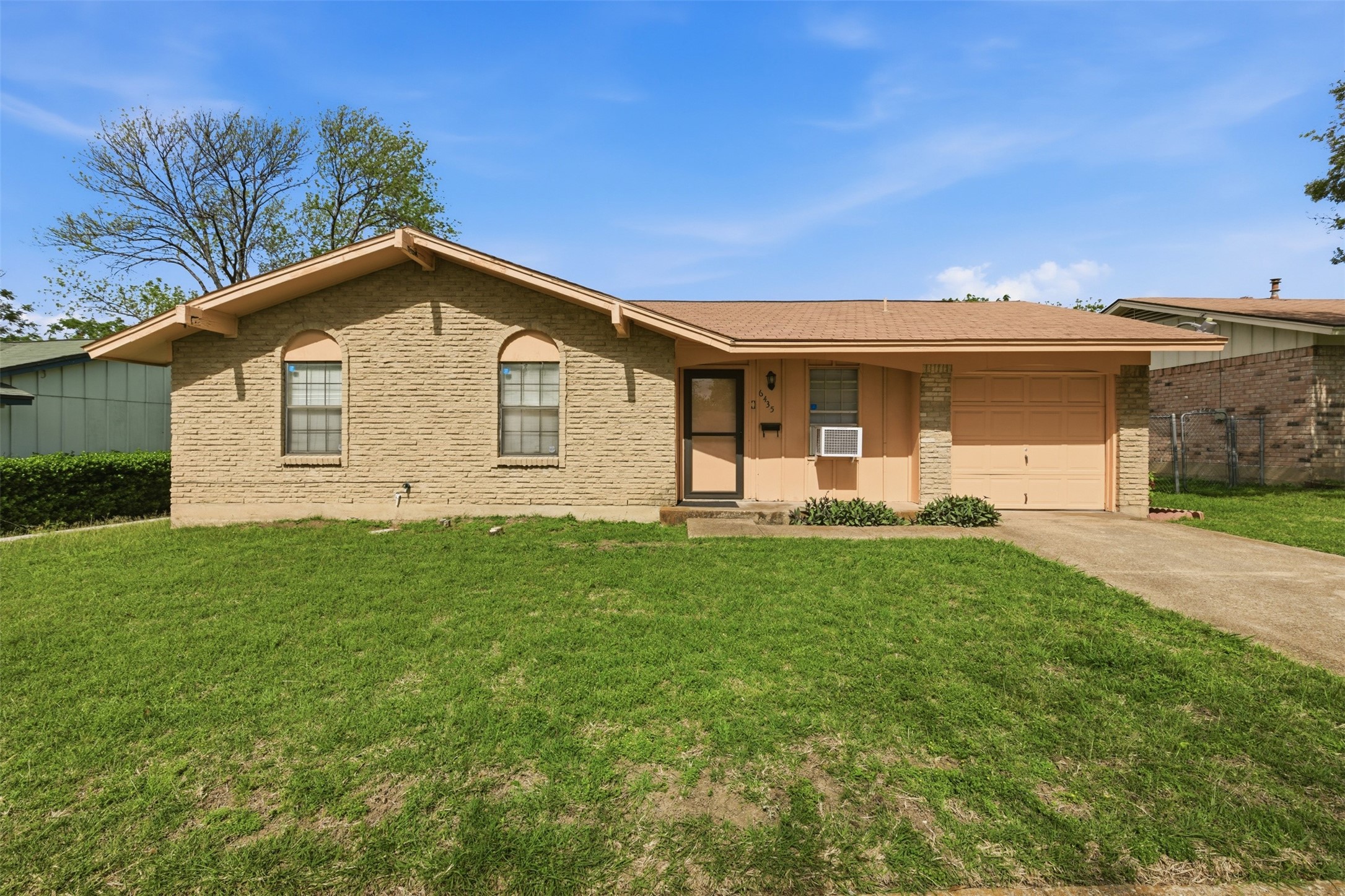 6435 Moonhill Drive Dallas TX 75241