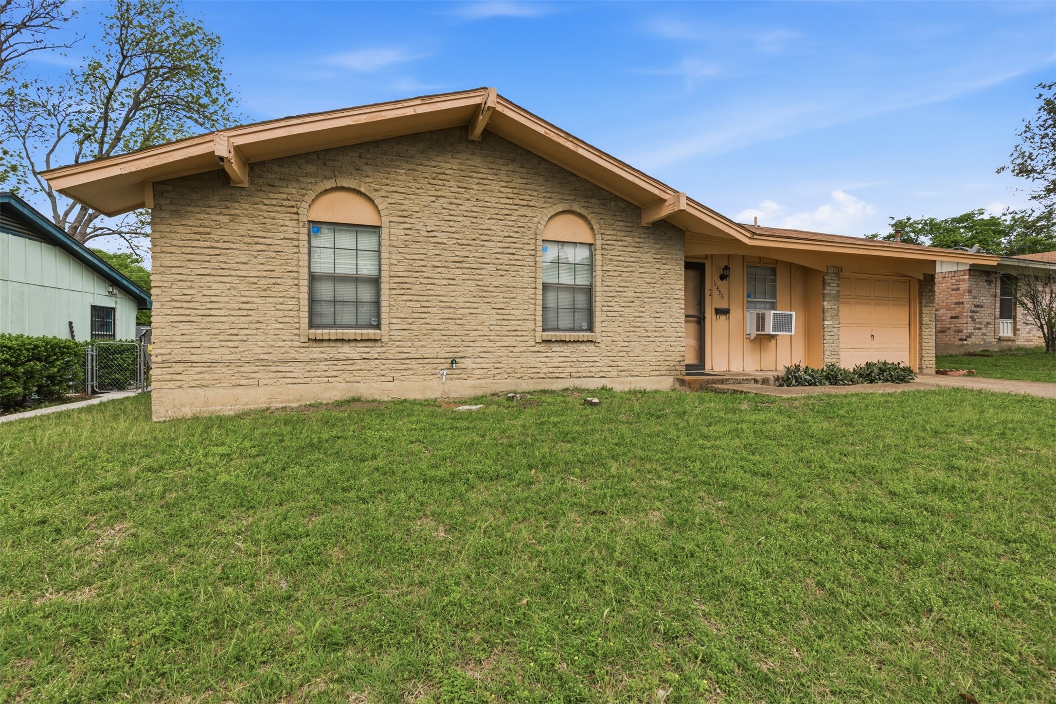 6435 Moonhill Drive Dallas TX 75241