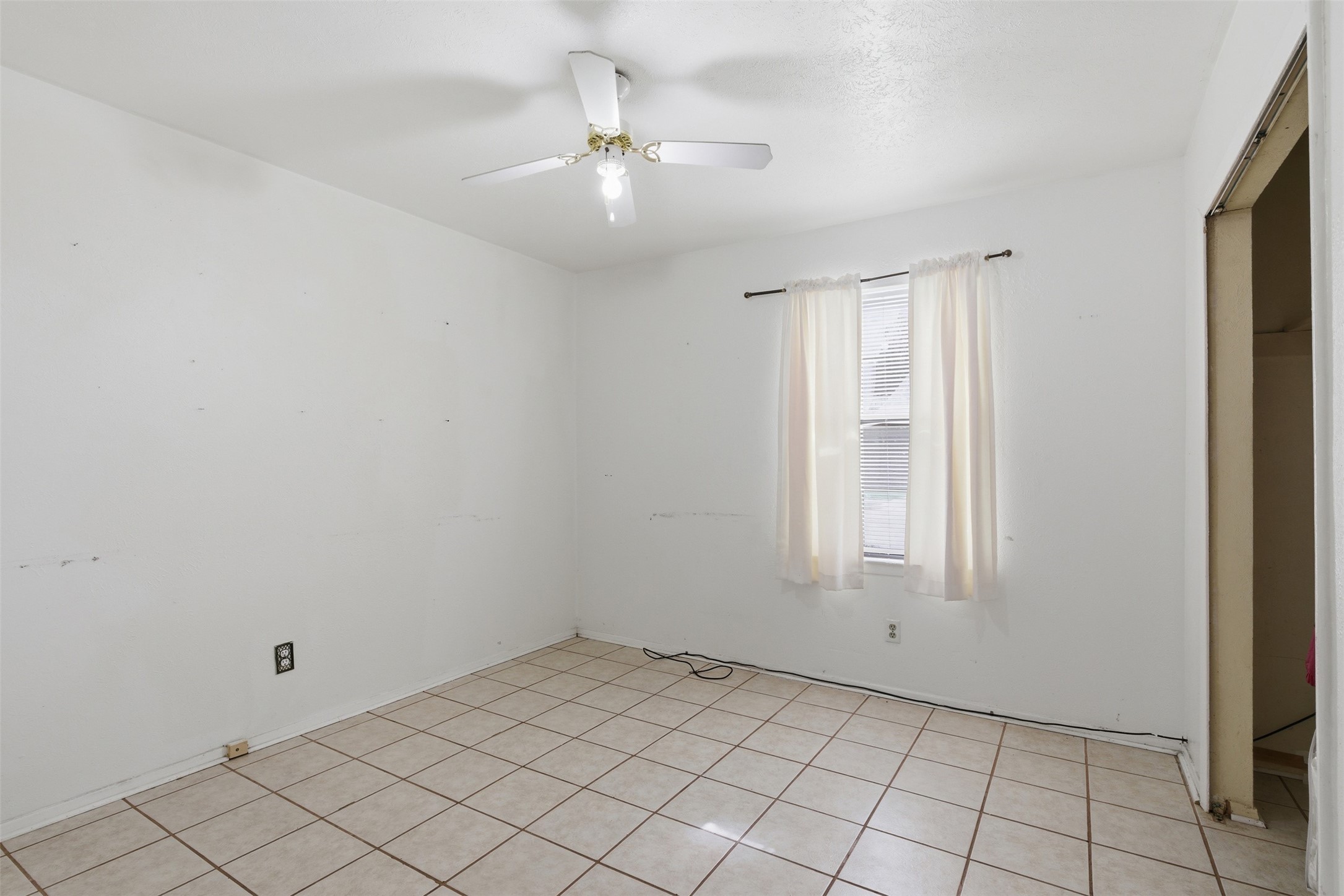 6435 Moonhill Drive Dallas TX 75241