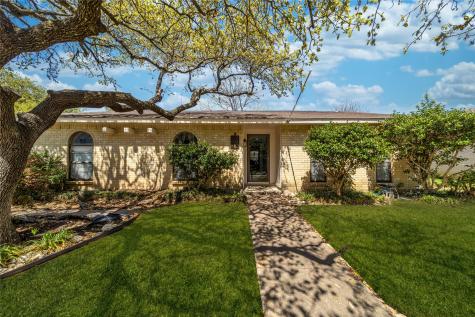 702 Edelweiss Drive Grand Prairie TX 75052