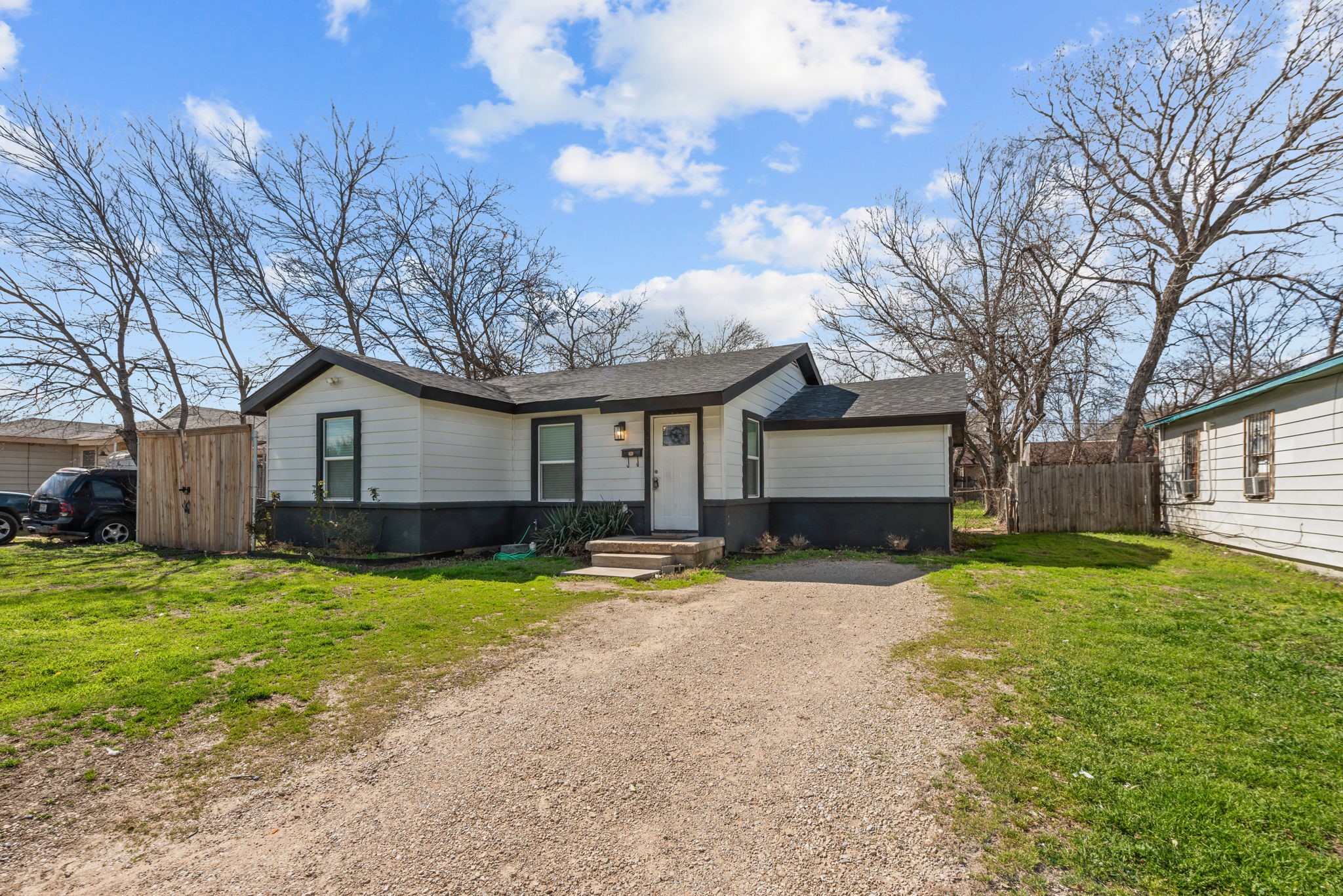 610 Royal Avenue Grand Prairie TX 75051