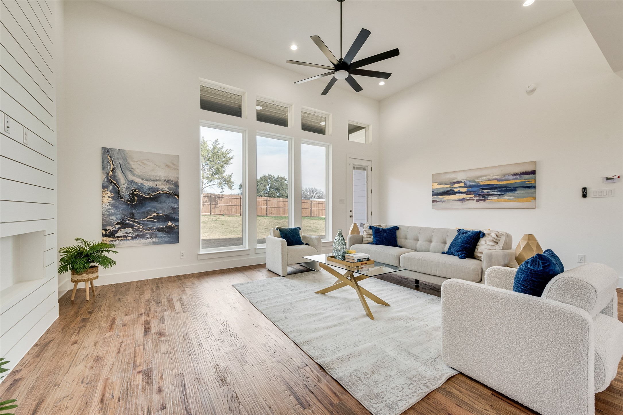 539 W Laureland Road Dallas TX 75232
