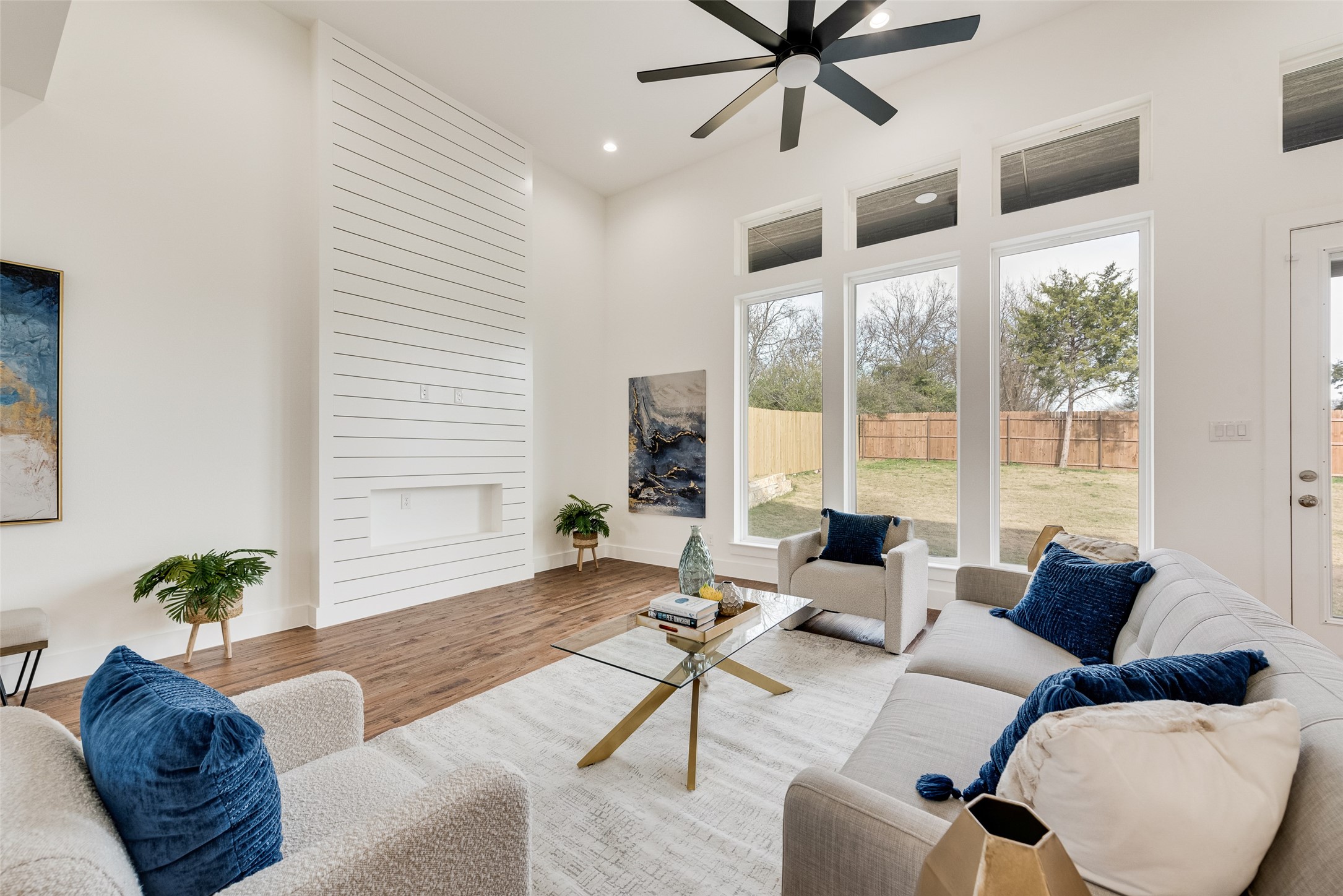 539 W Laureland Road Dallas TX 75232