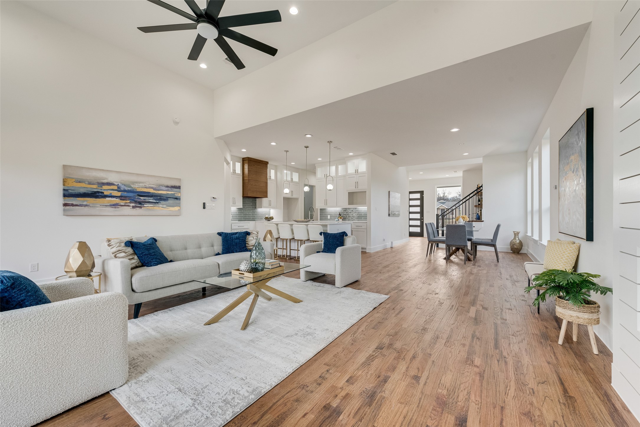 539 W Laureland Road Dallas TX 75232