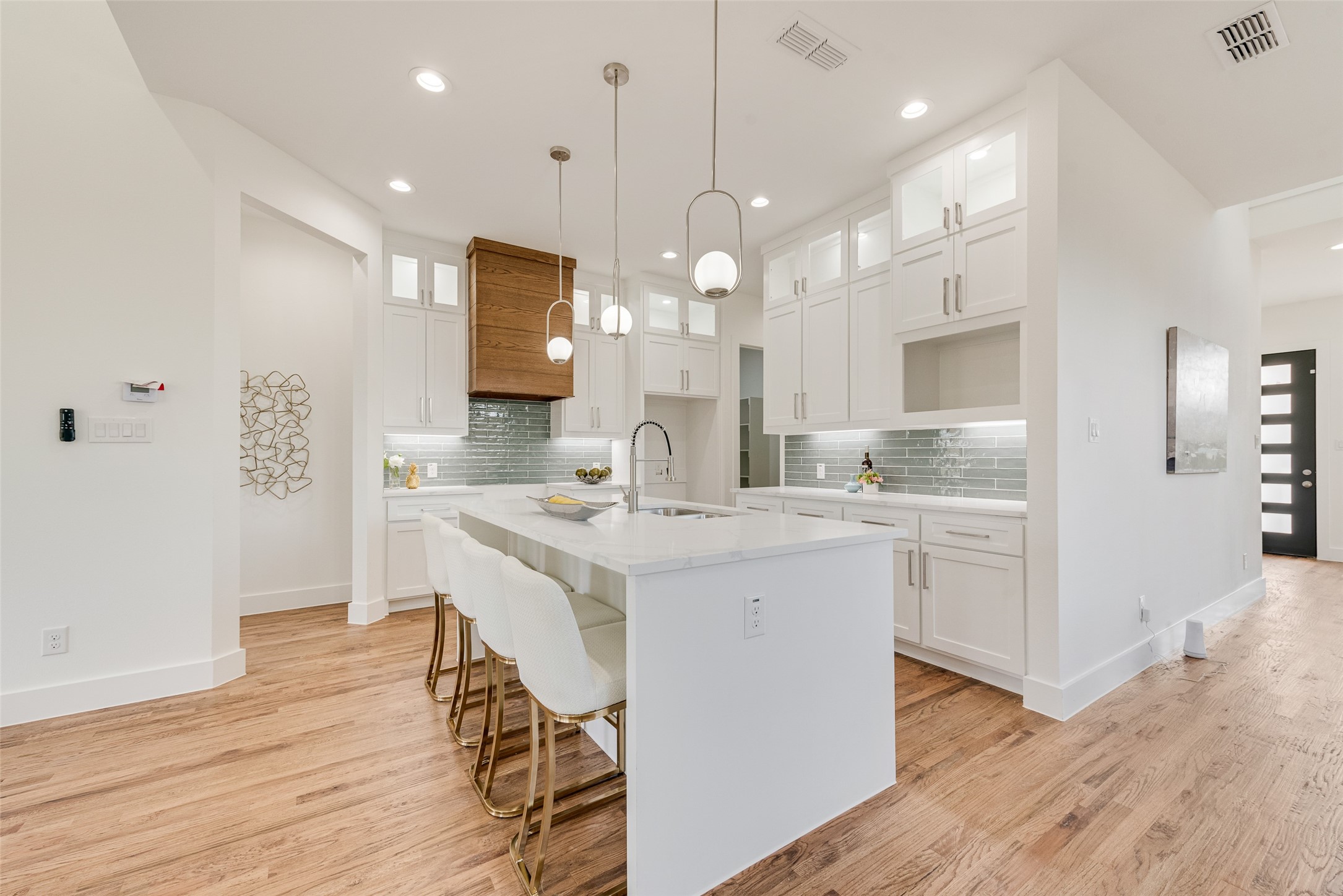 539 W Laureland Road Dallas TX 75232