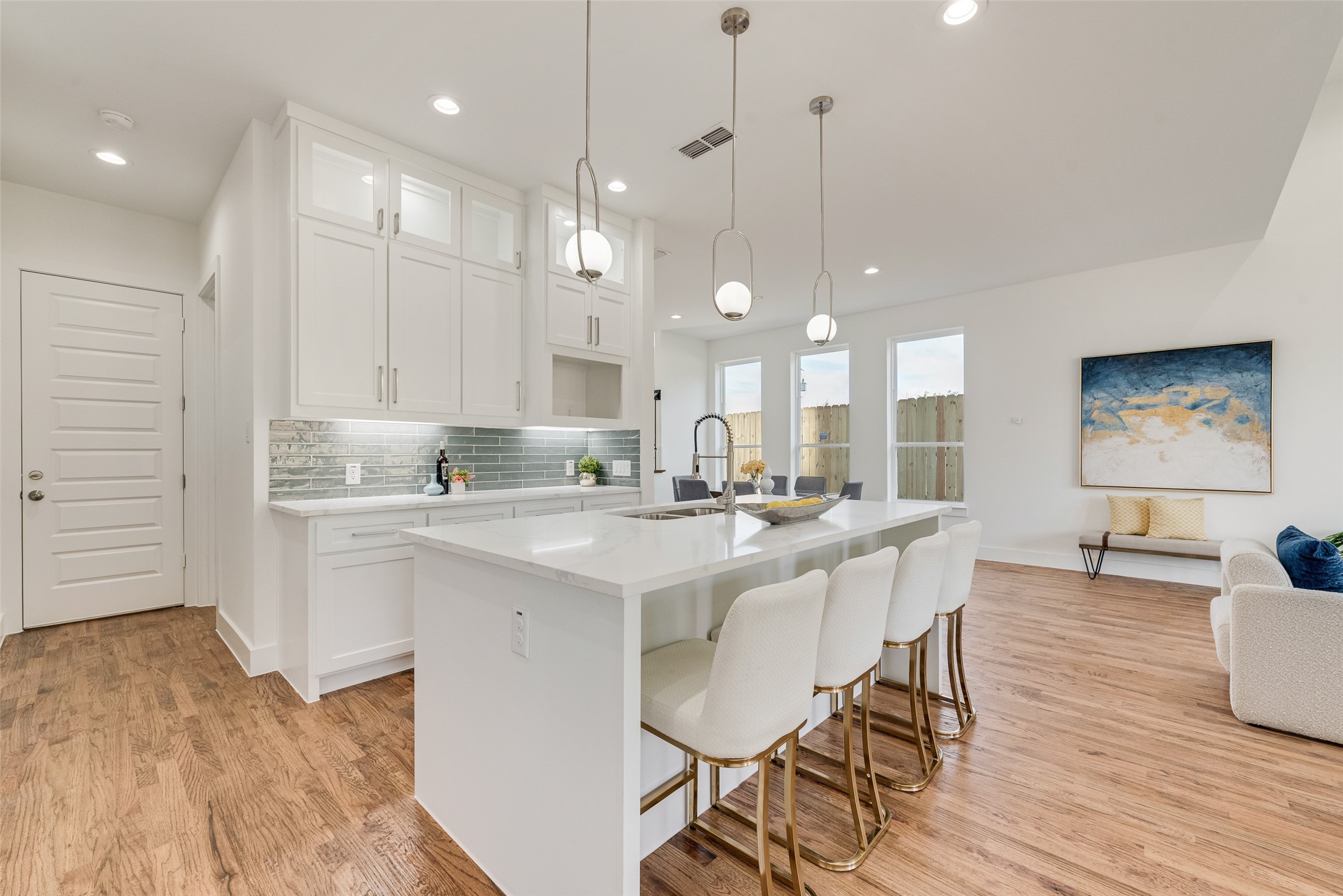 539 W Laureland Road Dallas TX 75232