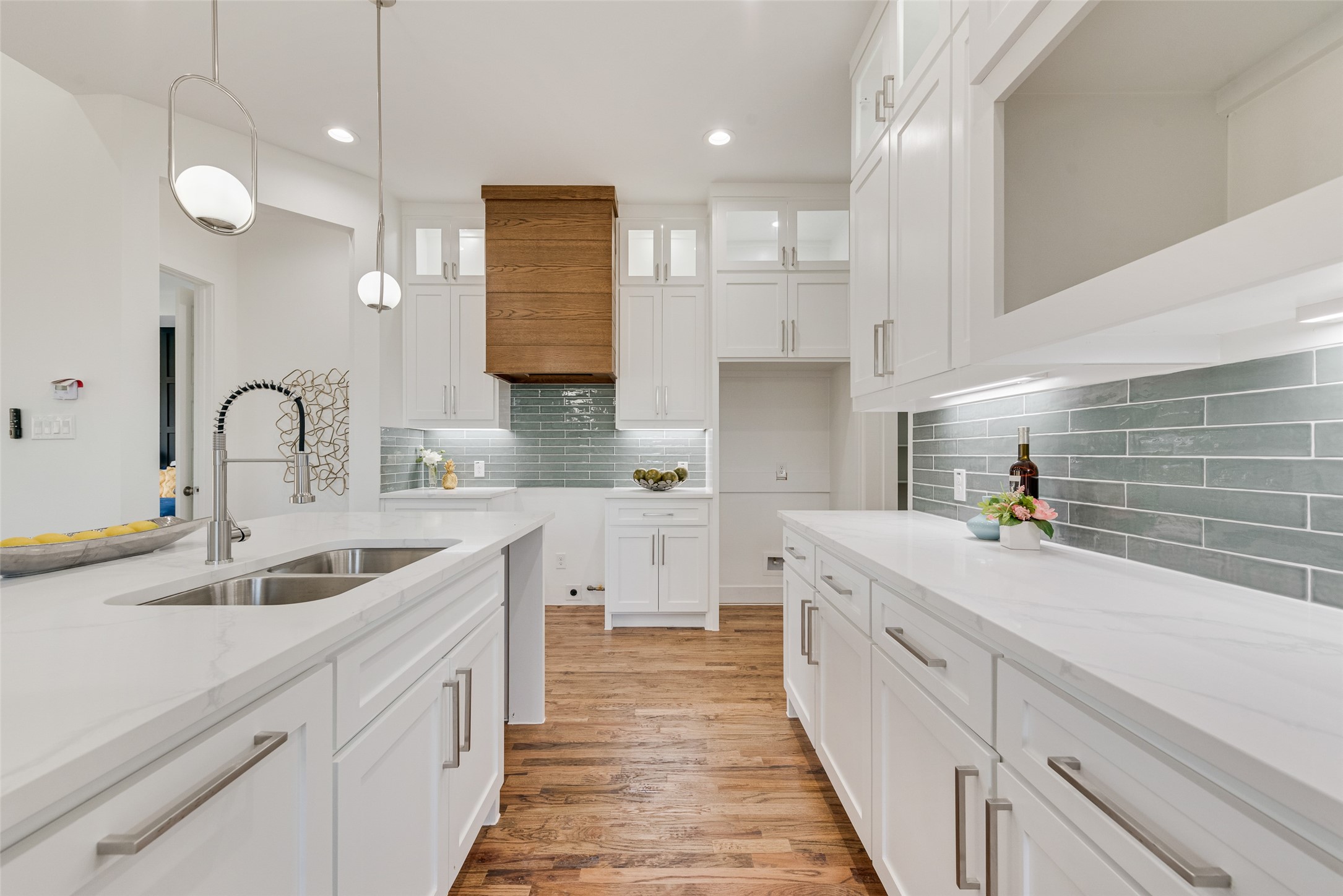 539 W Laureland Road Dallas TX 75232