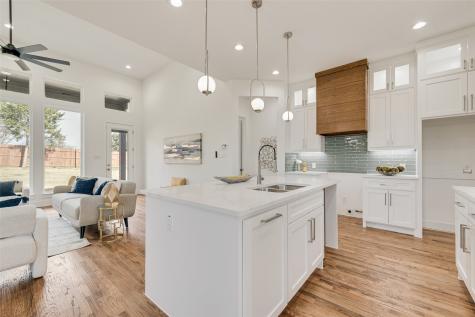 539 W Laureland Road Dallas TX 75232