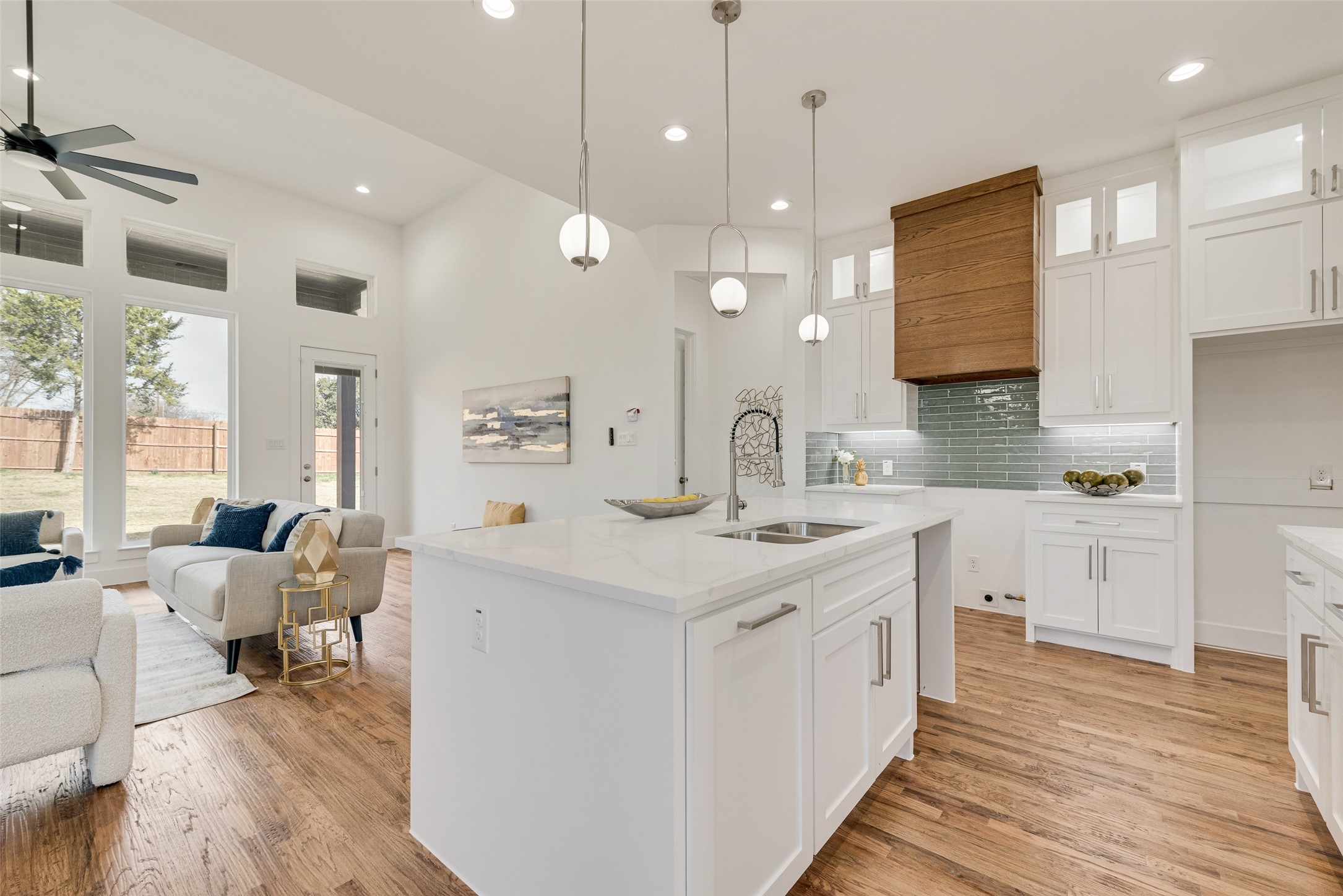 539 W Laureland Road Dallas TX 75232