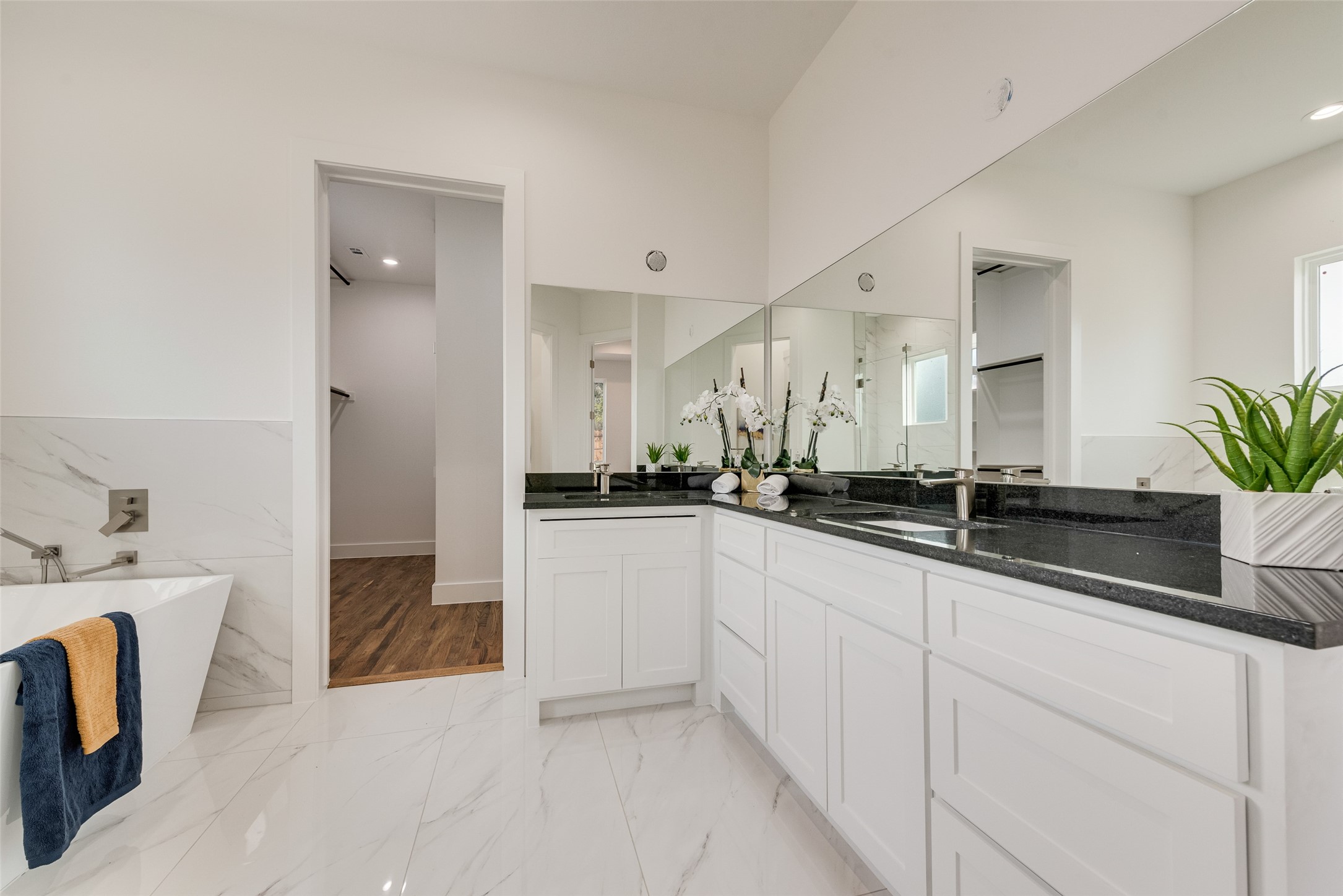 539 W Laureland Road Dallas TX 75232
