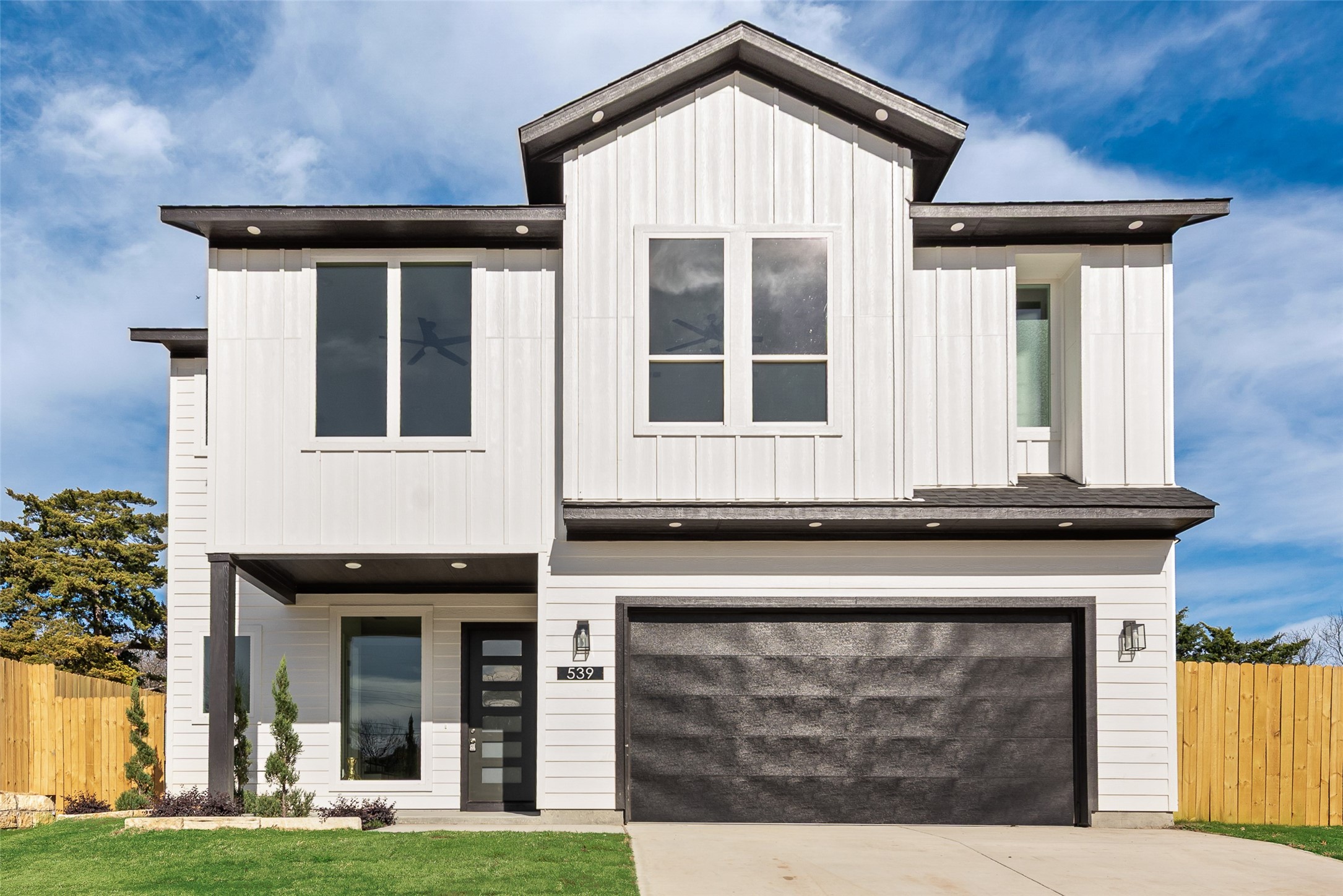 539 W Laureland Road Dallas TX 75232