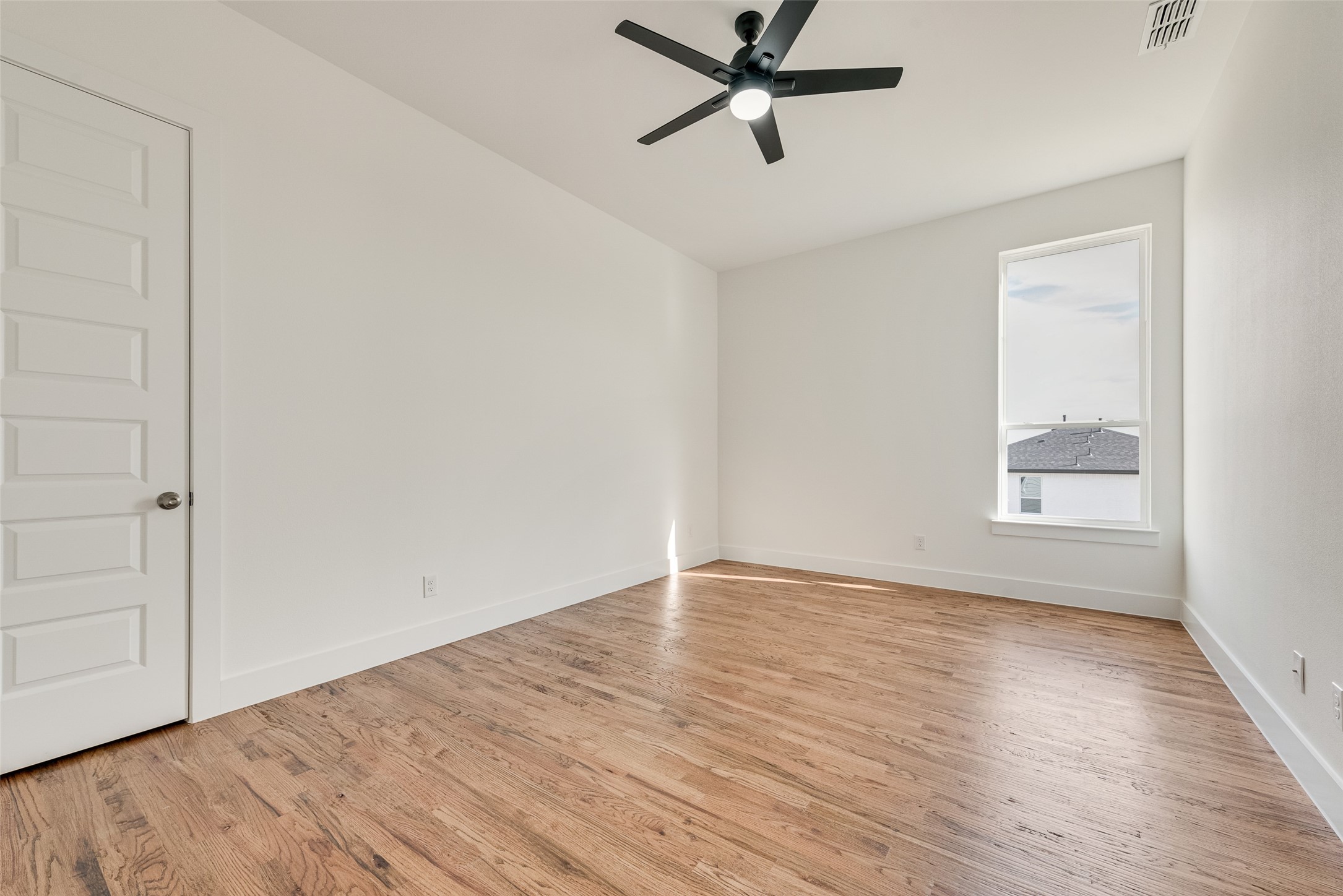 539 W Laureland Road Dallas TX 75232