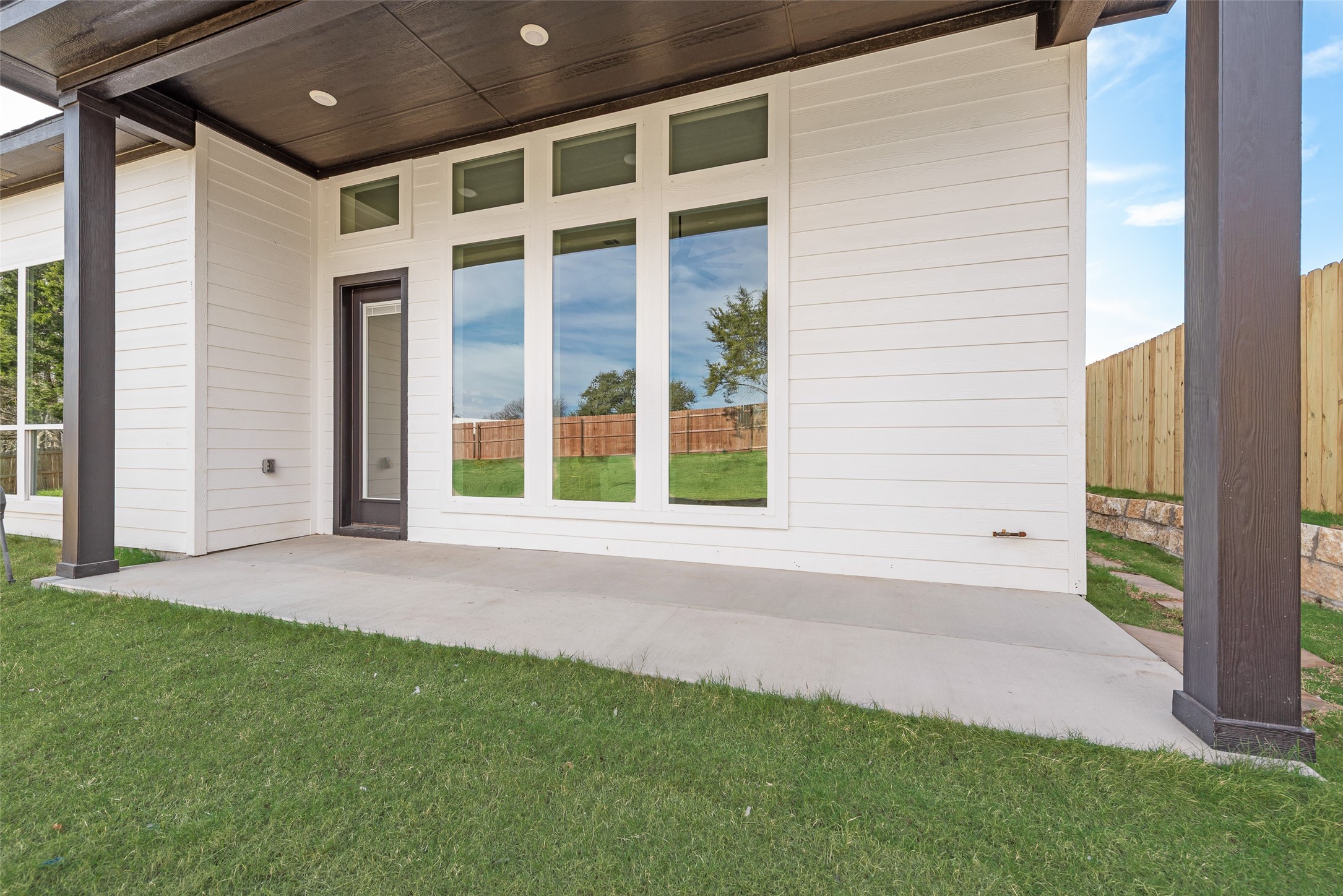 539 W Laureland Road Dallas TX 75232